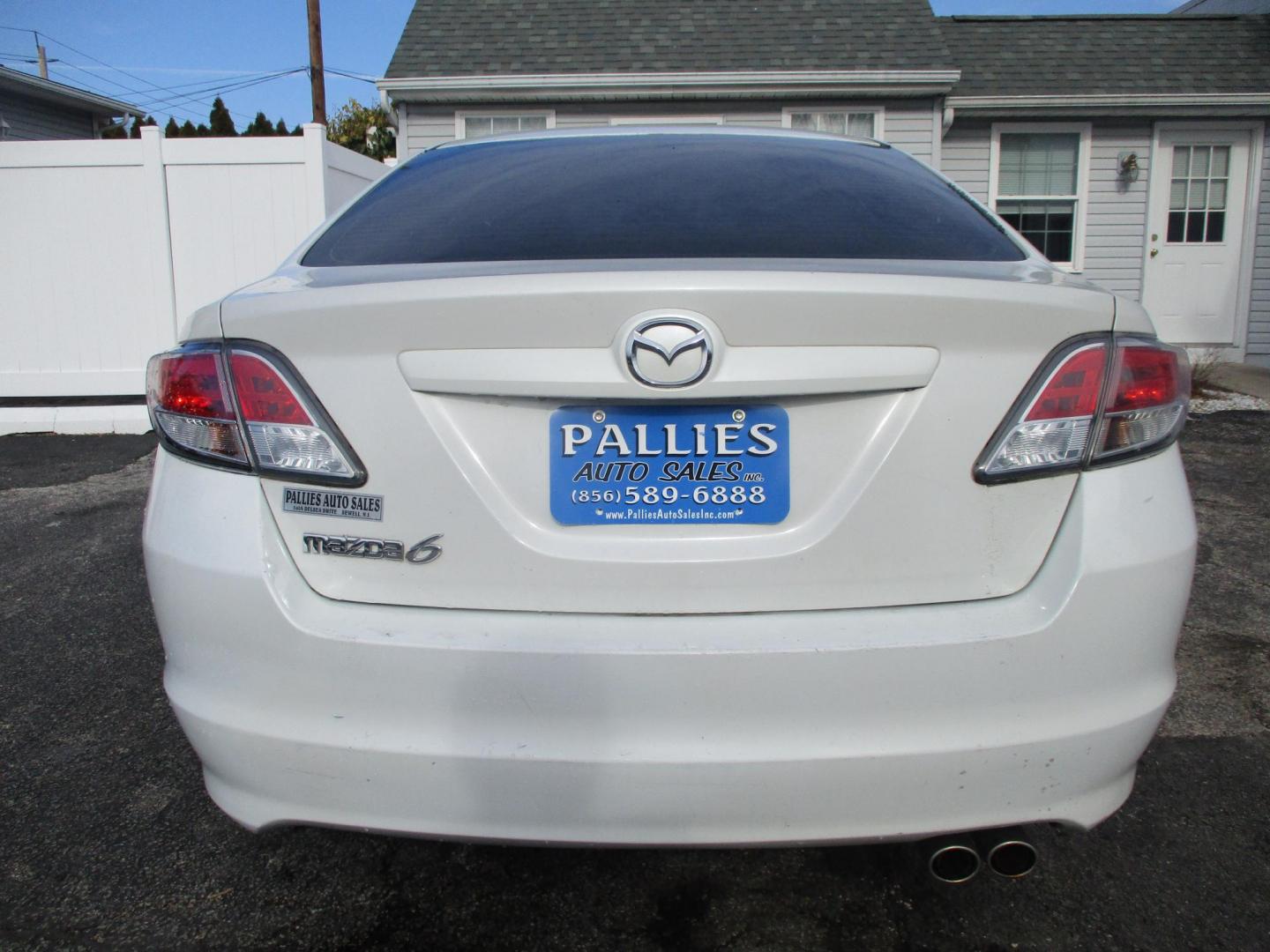 2011 WHITE Mazda MAZDA6 I Touring (1YVHZ8BH4B5) with an 2.5L L4 DOHC 16V engine, AUTOMATIC transmission, located at 540a Delsea Drive, Sewell, NJ, 08080, (987) 867-5309, 39.752560, -75.111206 - Photo#3