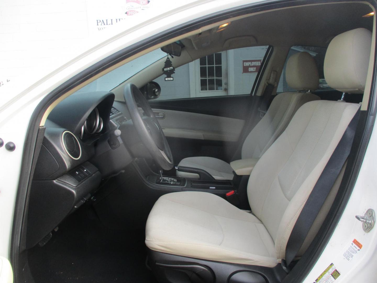 2011 WHITE Mazda MAZDA6 I Touring (1YVHZ8BH4B5) with an 2.5L L4 DOHC 16V engine, AUTOMATIC transmission, located at 540a Delsea Drive, Sewell, NJ, 08080, (987) 867-5309, 39.752560, -75.111206 - Photo#11