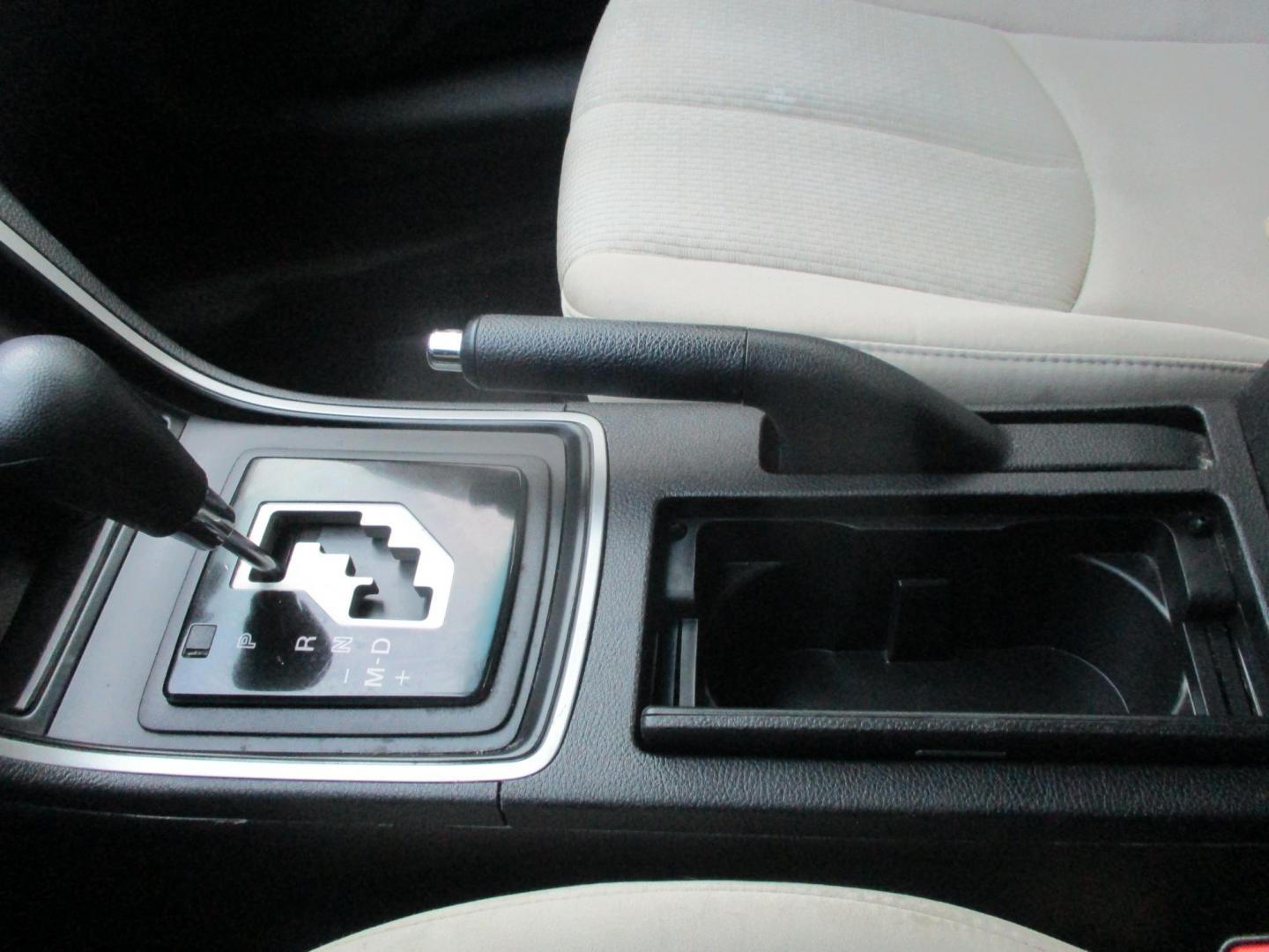 2011 WHITE Mazda MAZDA6 I Touring (1YVHZ8BH4B5) with an 2.5L L4 DOHC 16V engine, AUTOMATIC transmission, located at 540a Delsea Drive, Sewell, NJ, 08080, (987) 867-5309, 39.752560, -75.111206 - Photo#20