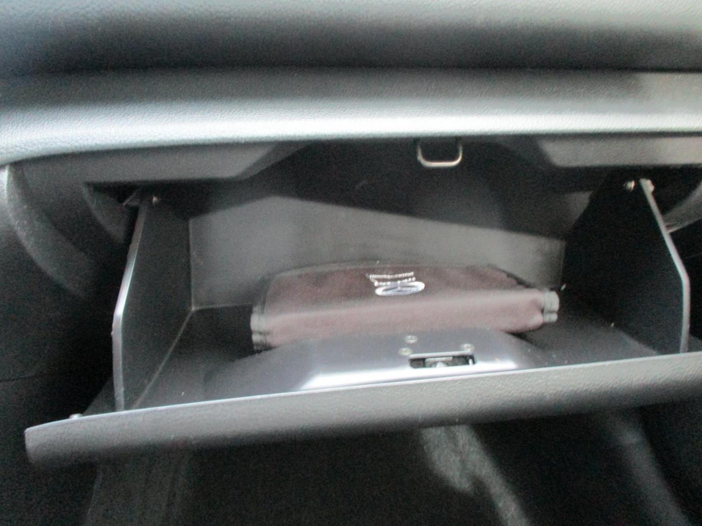 2011 WHITE Mazda MAZDA6 I Touring (1YVHZ8BH4B5) with an 2.5L L4 DOHC 16V engine, AUTOMATIC transmission, located at 540a Delsea Drive, Sewell, NJ, 08080, (987) 867-5309, 39.752560, -75.111206 - Photo#22