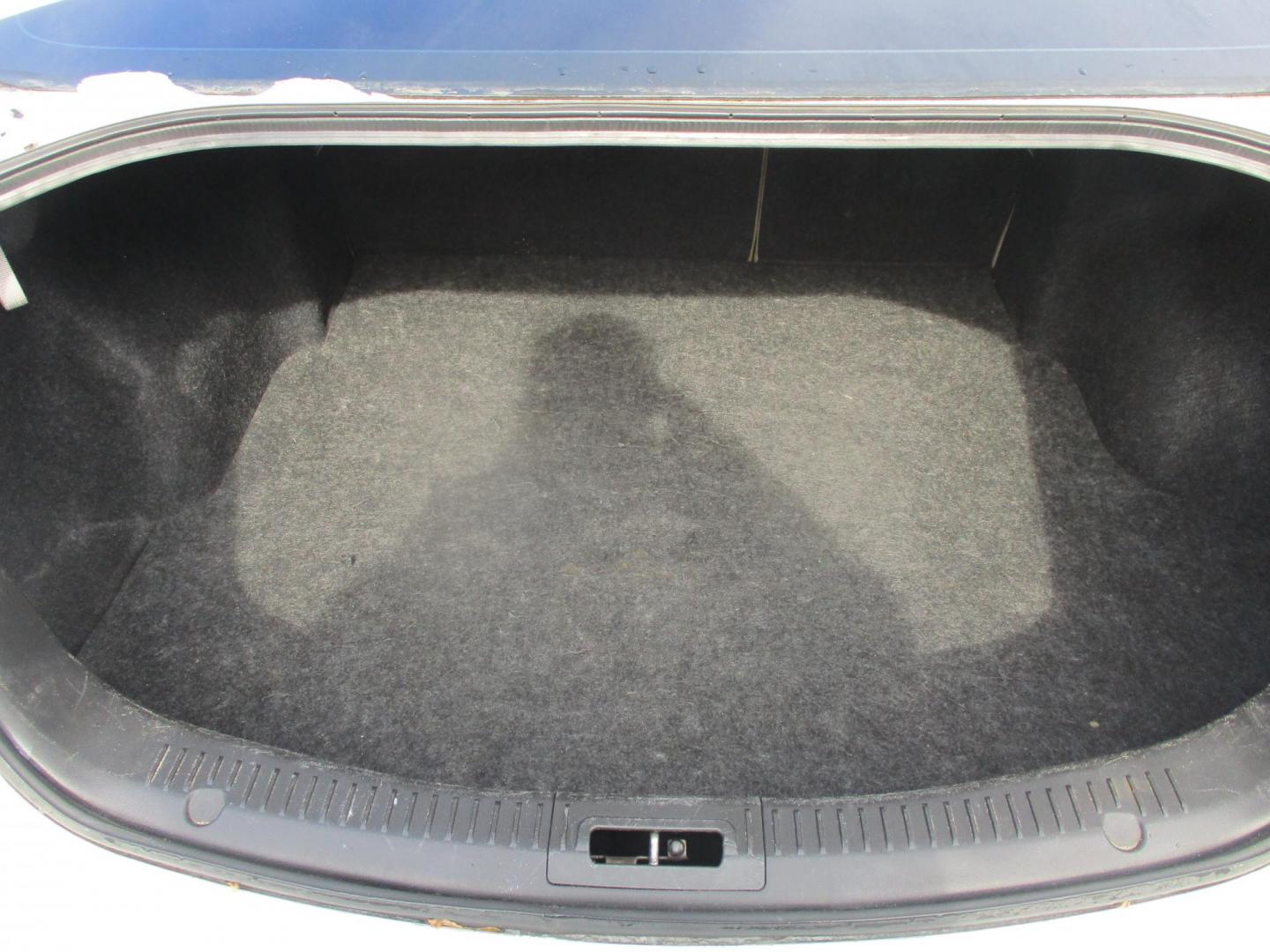 2011 WHITE Mazda MAZDA6 I Touring (1YVHZ8BH4B5) with an 2.5L L4 DOHC 16V engine, AUTOMATIC transmission, located at 540a Delsea Drive, Sewell, NJ, 08080, (987) 867-5309, 39.752560, -75.111206 - Photo#24