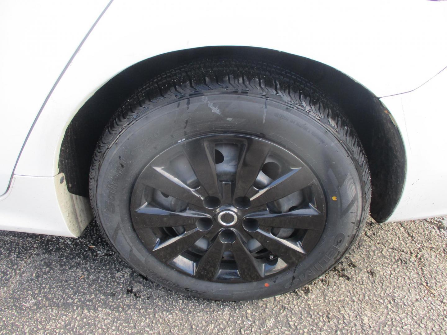 2011 WHITE Mazda MAZDA6 I Touring (1YVHZ8BH4B5) with an 2.5L L4 DOHC 16V engine, AUTOMATIC transmission, located at 540a Delsea Drive, Sewell, NJ, 08080, (987) 867-5309, 39.752560, -75.111206 - Photo#25