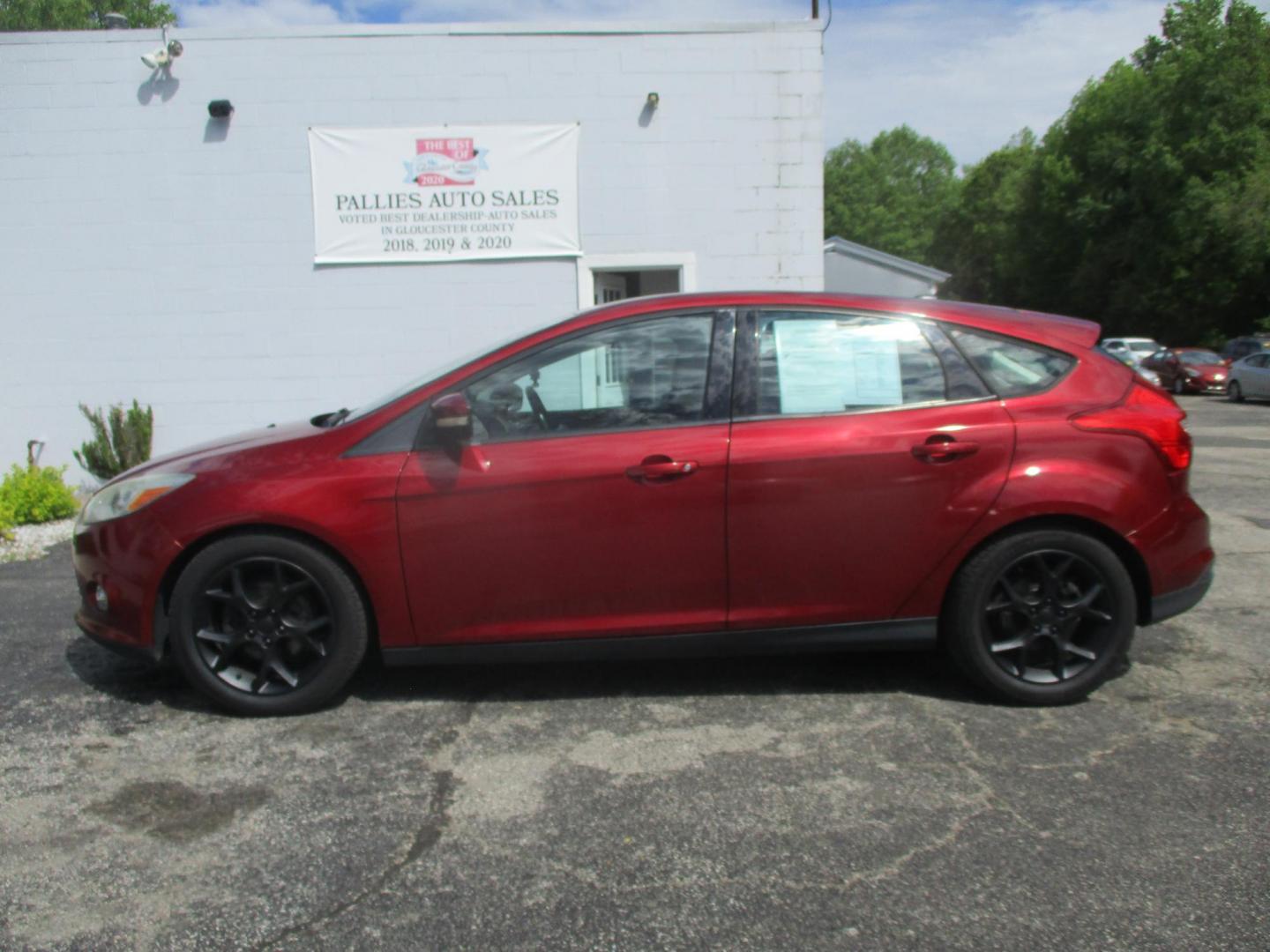 2014 RED Ford Focus SE Hatch (1FADP3K24EL) with an 2.0L L4 DOHC 16V engine, located at 540a Delsea Drive, Sewell, NJ, 08080, (987) 867-5309, 39.752560, -75.111206 - Photo#1