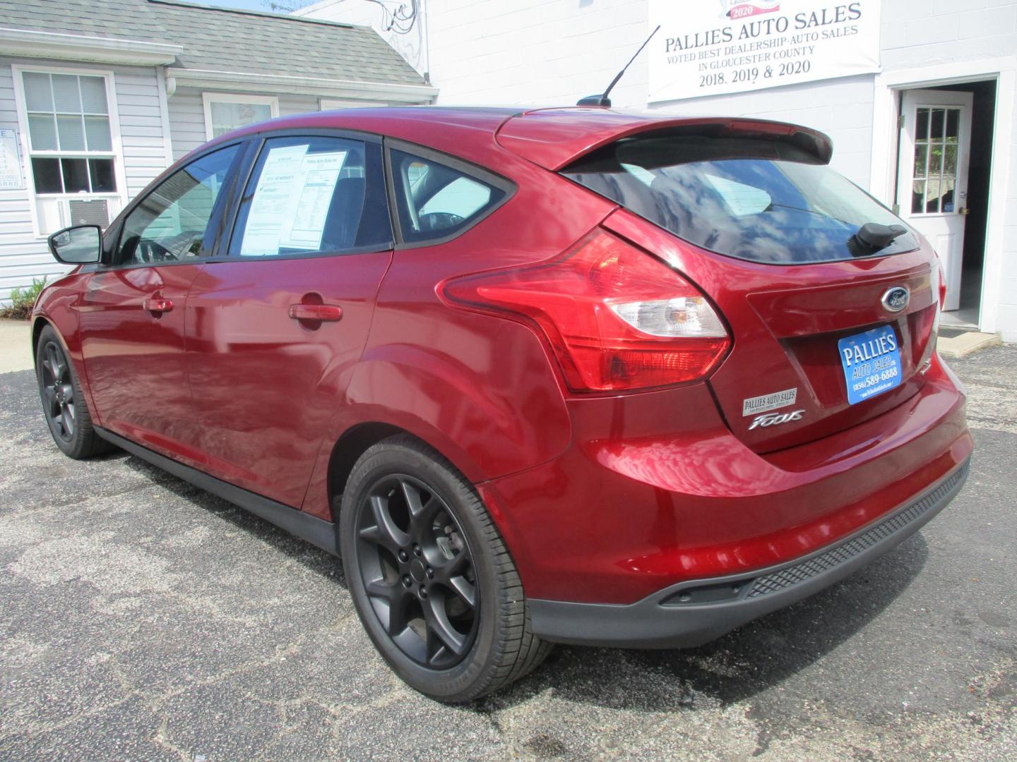 2014 RED Ford Focus SE Hatch (1FADP3K24EL) with an 2.0L L4 DOHC 16V engine, located at 540a Delsea Drive, Sewell, NJ, 08080, (987) 867-5309, 39.752560, -75.111206 - Photo#2