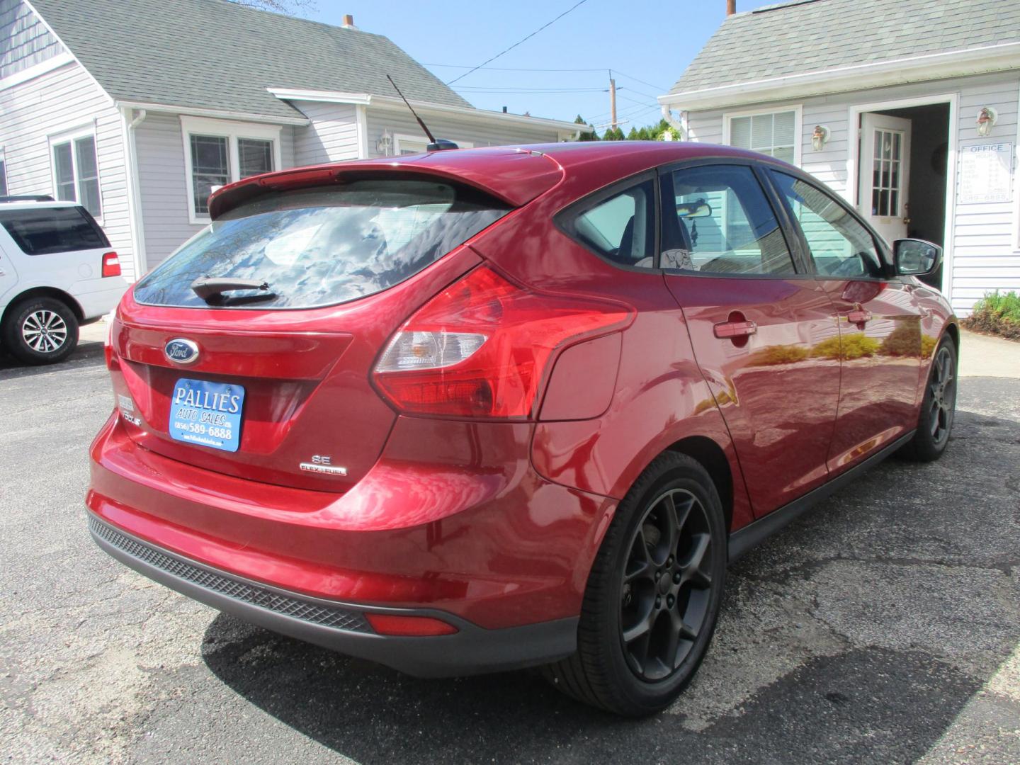 2014 RED Ford Focus SE Hatch (1FADP3K24EL) with an 2.0L L4 DOHC 16V engine, located at 540a Delsea Drive, Sewell, NJ, 08080, (987) 867-5309, 39.752560, -75.111206 - Photo#6