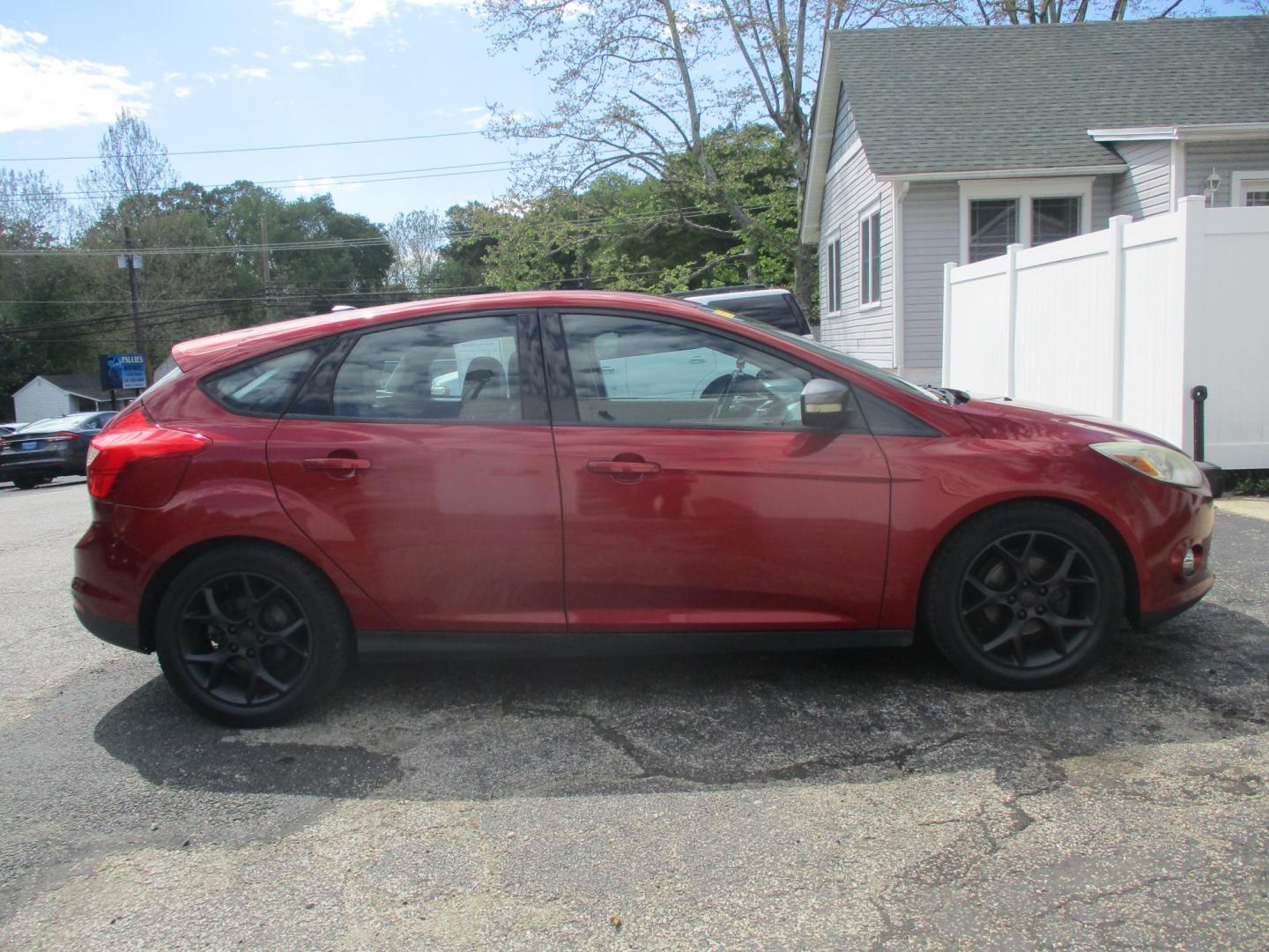 2014 RED Ford Focus SE Hatch (1FADP3K24EL) with an 2.0L L4 DOHC 16V engine, located at 540a Delsea Drive, Sewell, NJ, 08080, (987) 867-5309, 39.752560, -75.111206 - Photo#7