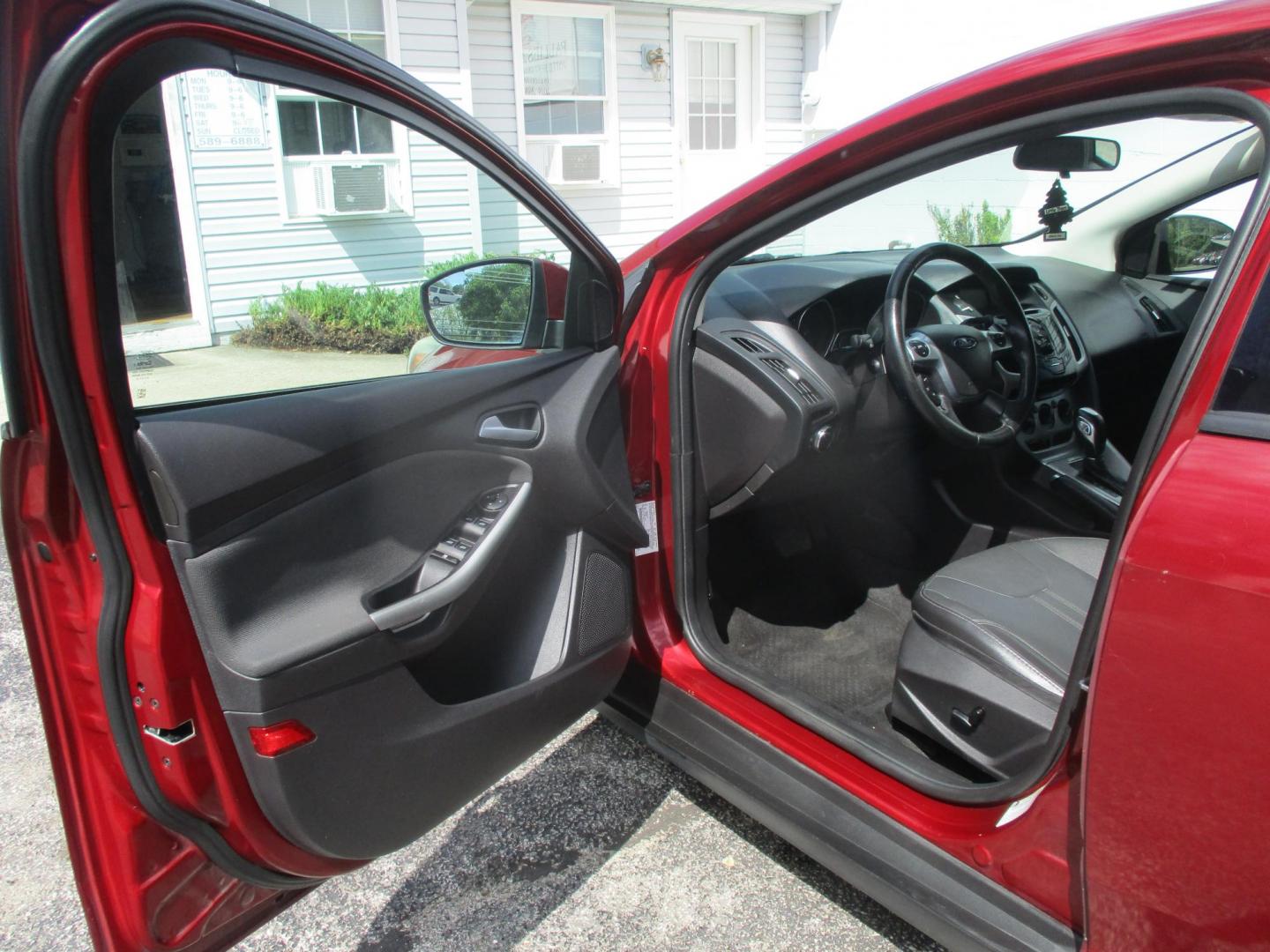 2014 RED Ford Focus SE Hatch (1FADP3K24EL) with an 2.0L L4 DOHC 16V engine, located at 540a Delsea Drive, Sewell, NJ, 08080, (987) 867-5309, 39.752560, -75.111206 - Photo#10