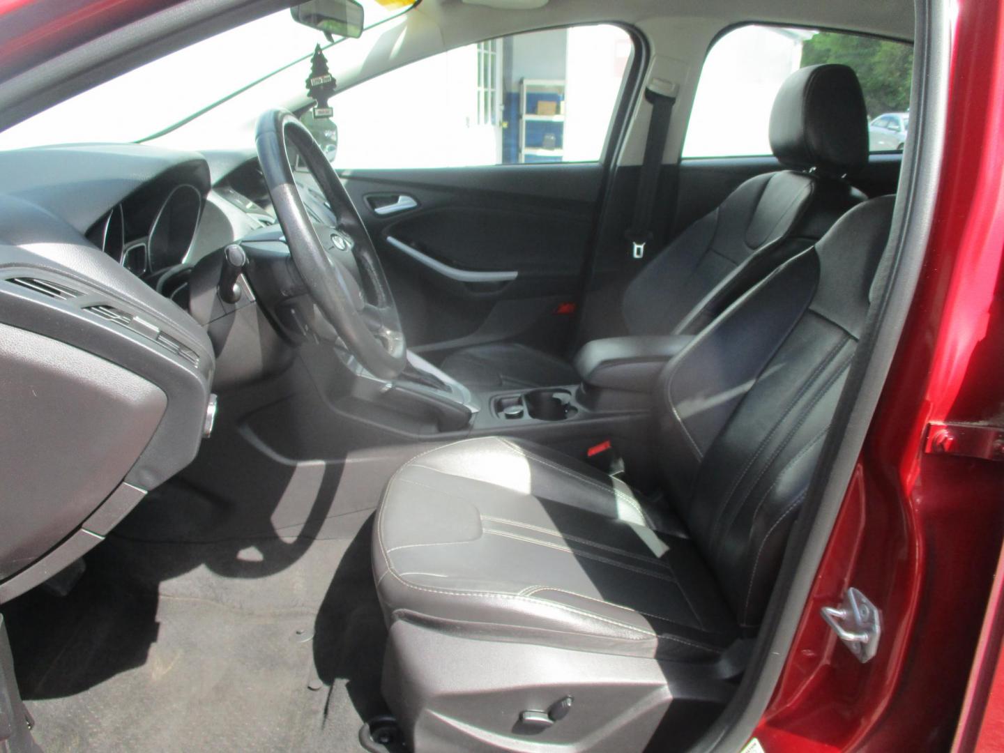 2014 RED Ford Focus SE Hatch (1FADP3K24EL) with an 2.0L L4 DOHC 16V engine, located at 540a Delsea Drive, Sewell, NJ, 08080, (987) 867-5309, 39.752560, -75.111206 - Photo#12