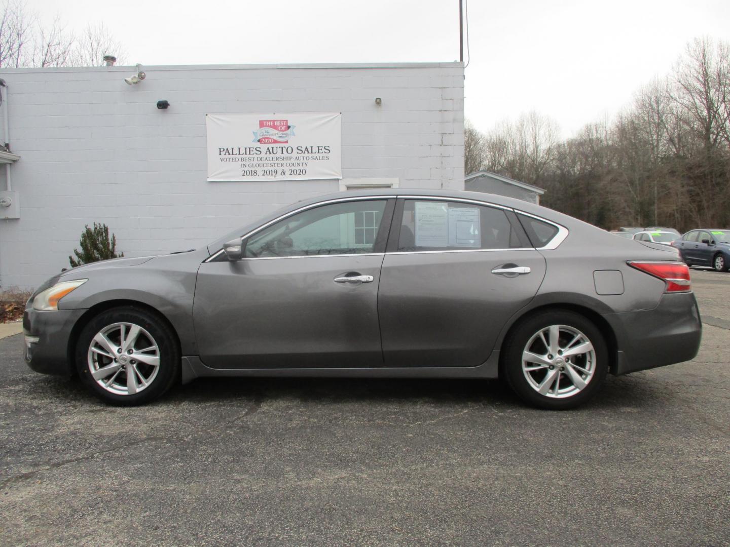 2015 GRAY Nissan Altima 2.5 S (1N4AL3APXFN) with an 2.5L L4 DOHC 16V engine, Continuously Variable Transmission transmission, located at 540a Delsea Drive, Sewell, NJ, 08080, (987) 867-5309, 39.752560, -75.111206 - Photo#1