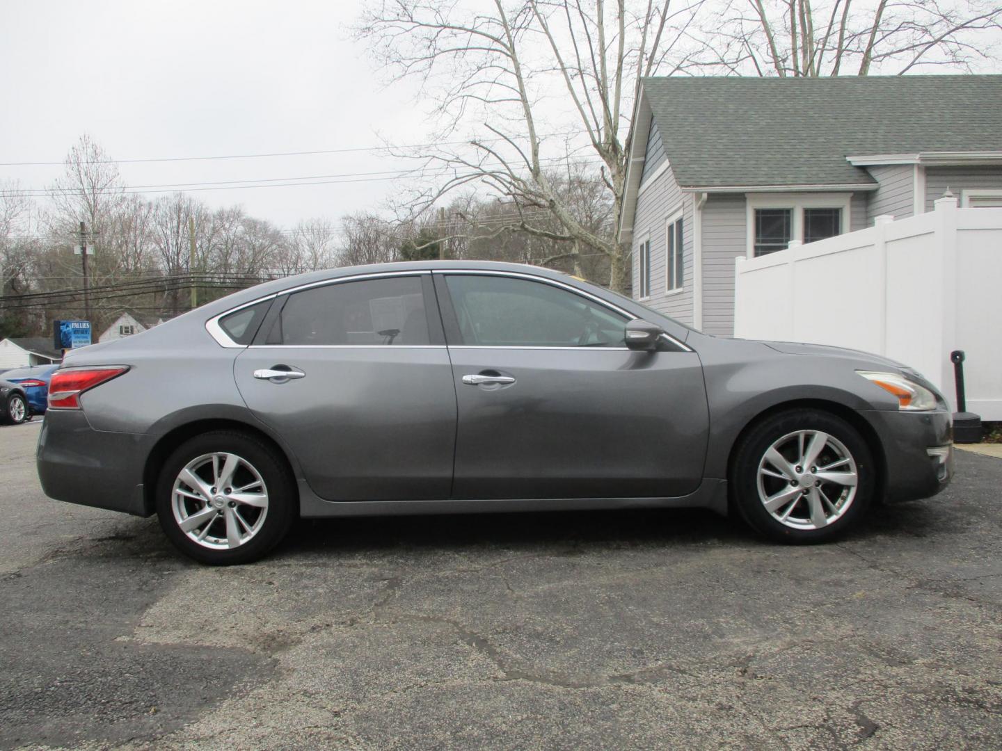 2015 GRAY Nissan Altima 2.5 S (1N4AL3APXFN) with an 2.5L L4 DOHC 16V engine, Continuously Variable Transmission transmission, located at 540a Delsea Drive, Sewell, NJ, 08080, (987) 867-5309, 39.752560, -75.111206 - Photo#7