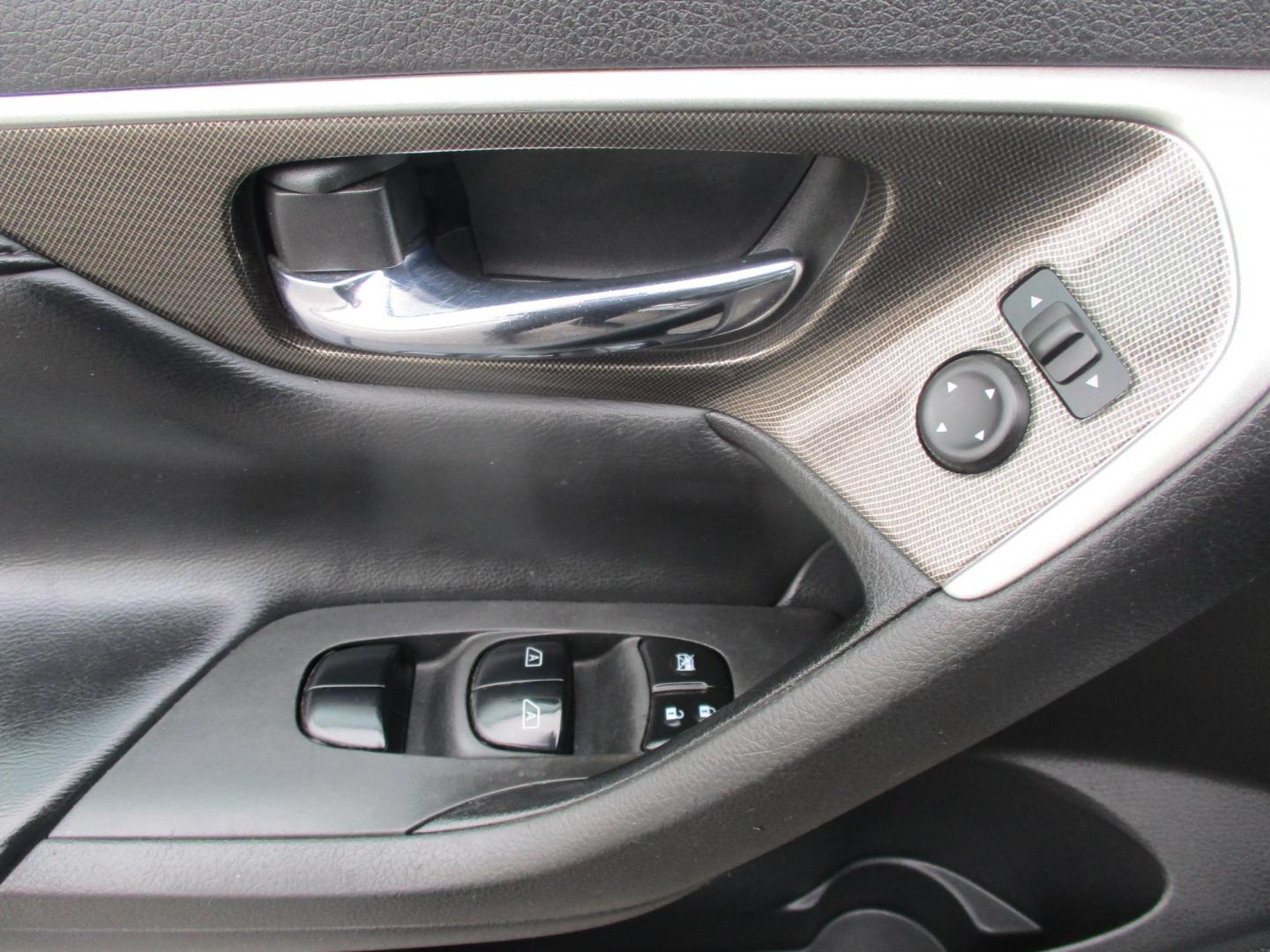 2015 GRAY Nissan Altima 2.5 S (1N4AL3APXFN) with an 2.5L L4 DOHC 16V engine, Continuously Variable Transmission transmission, located at 540a Delsea Drive, Sewell, NJ, 08080, (987) 867-5309, 39.752560, -75.111206 - Photo#11