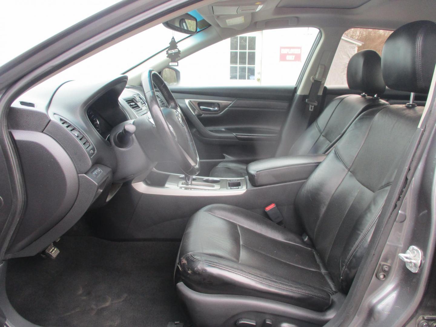 2015 GRAY Nissan Altima 2.5 S (1N4AL3APXFN) with an 2.5L L4 DOHC 16V engine, Continuously Variable Transmission transmission, located at 540a Delsea Drive, Sewell, NJ, 08080, (987) 867-5309, 39.752560, -75.111206 - Photo#12