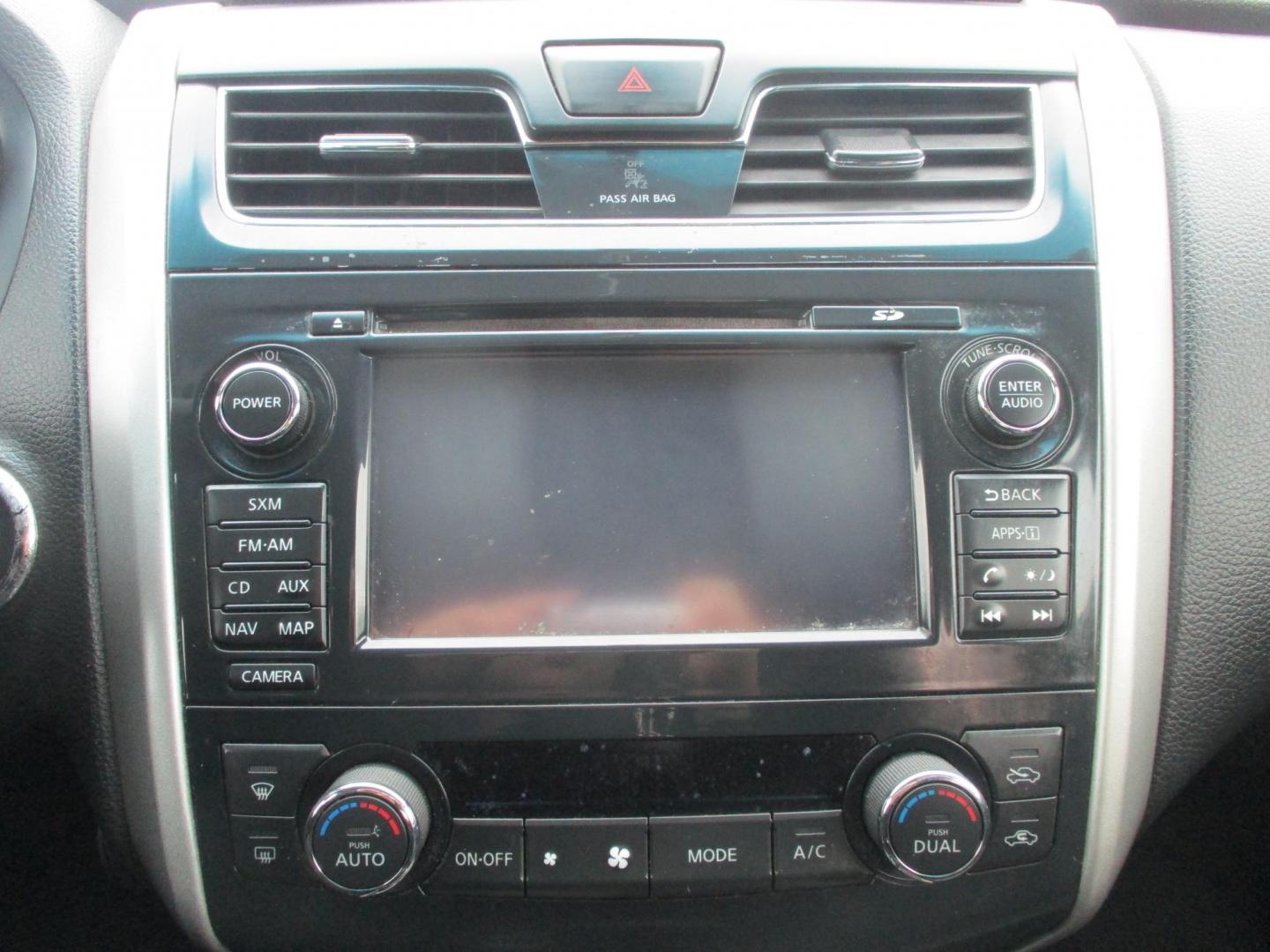 2015 GRAY Nissan Altima 2.5 S (1N4AL3APXFN) with an 2.5L L4 DOHC 16V engine, Continuously Variable Transmission transmission, located at 540a Delsea Drive, Sewell, NJ, 08080, (987) 867-5309, 39.752560, -75.111206 - Photo#22