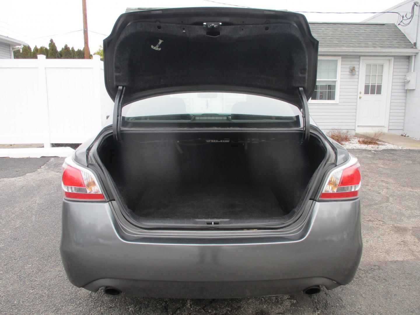 2015 GRAY Nissan Altima 2.5 S (1N4AL3APXFN) with an 2.5L L4 DOHC 16V engine, Continuously Variable Transmission transmission, located at 540a Delsea Drive, Sewell, NJ, 08080, (987) 867-5309, 39.752560, -75.111206 - Photo#26