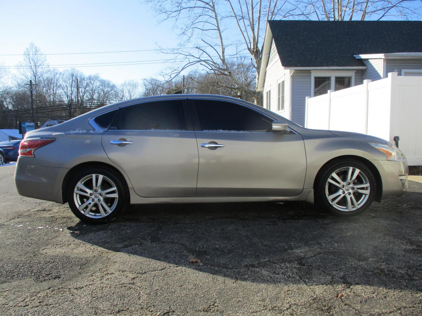 2015 BROWN Nissan Altima 3.5 SV (1N4BL3AP5FC) with an 3.5L V6 DOHC 24V engine, Continuously Variable Transmission transmission, located at 540a Delsea Drive, Sewell, NJ, 08080, (987) 867-5309, 39.752560, -75.111206 - Photo#7