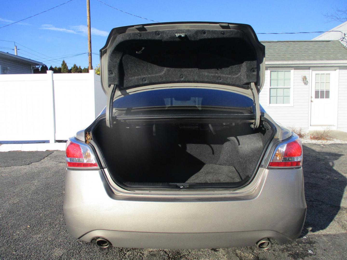 2015 BROWN Nissan Altima 3.5 SV (1N4BL3AP5FC) with an 3.5L V6 DOHC 24V engine, Continuously Variable Transmission transmission, located at 540a Delsea Drive, Sewell, NJ, 08080, (987) 867-5309, 39.752560, -75.111206 - Photo#27