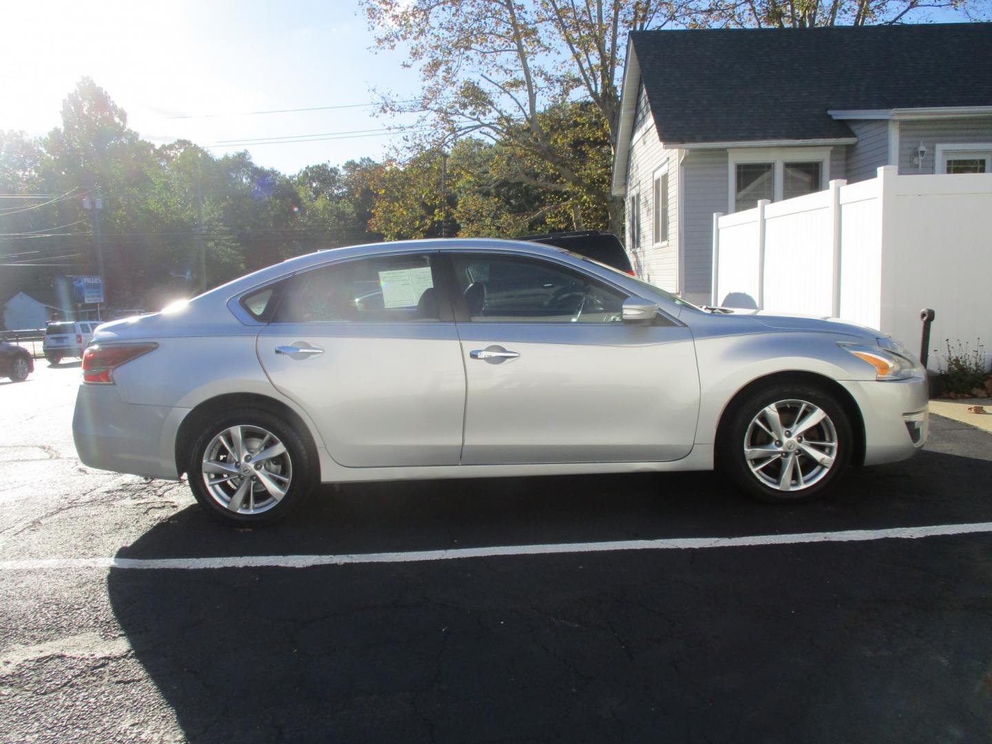 2014 SILVER Nissan Altima 2.5 SL (1N4AL3AP5EC) with an 2.5L L4 DOHC 16V engine, Continuously Variable Transmission transmission, located at 540a Delsea Drive, Sewell, NJ, 08080, (987) 867-5309, 39.752560, -75.111206- Photo#8