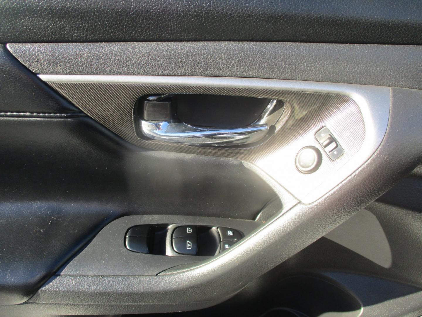 2014 SILVER Nissan Altima 2.5 SL (1N4AL3AP5EC) with an 2.5L L4 DOHC 16V engine, Continuously Variable Transmission transmission, located at 540a Delsea Drive, Sewell, NJ, 08080, (987) 867-5309, 39.752560, -75.111206- Photo#12