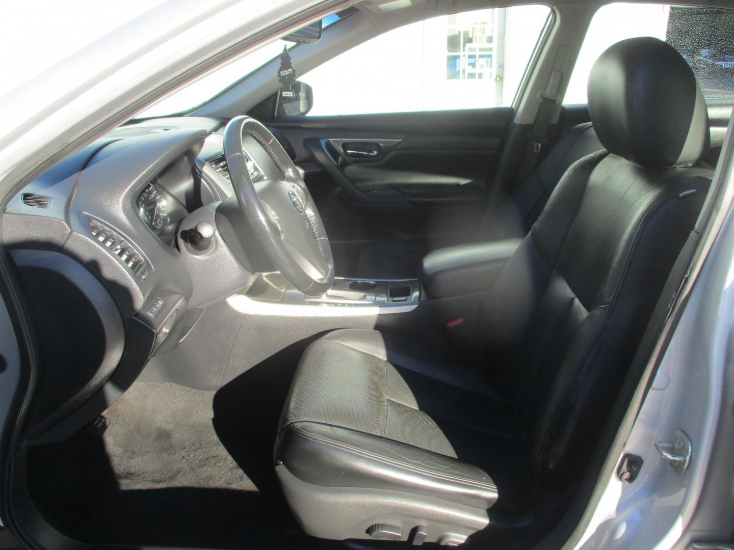 2014 SILVER Nissan Altima 2.5 SL (1N4AL3AP5EC) with an 2.5L L4 DOHC 16V engine, Continuously Variable Transmission transmission, located at 540a Delsea Drive, Sewell, NJ, 08080, (987) 867-5309, 39.752560, -75.111206- Photo#13