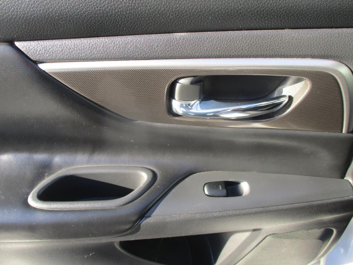2014 SILVER Nissan Altima 2.5 SL (1N4AL3AP5EC) with an 2.5L L4 DOHC 16V engine, Continuously Variable Transmission transmission, located at 540a Delsea Drive, Sewell, NJ, 08080, (987) 867-5309, 39.752560, -75.111206- Photo#15