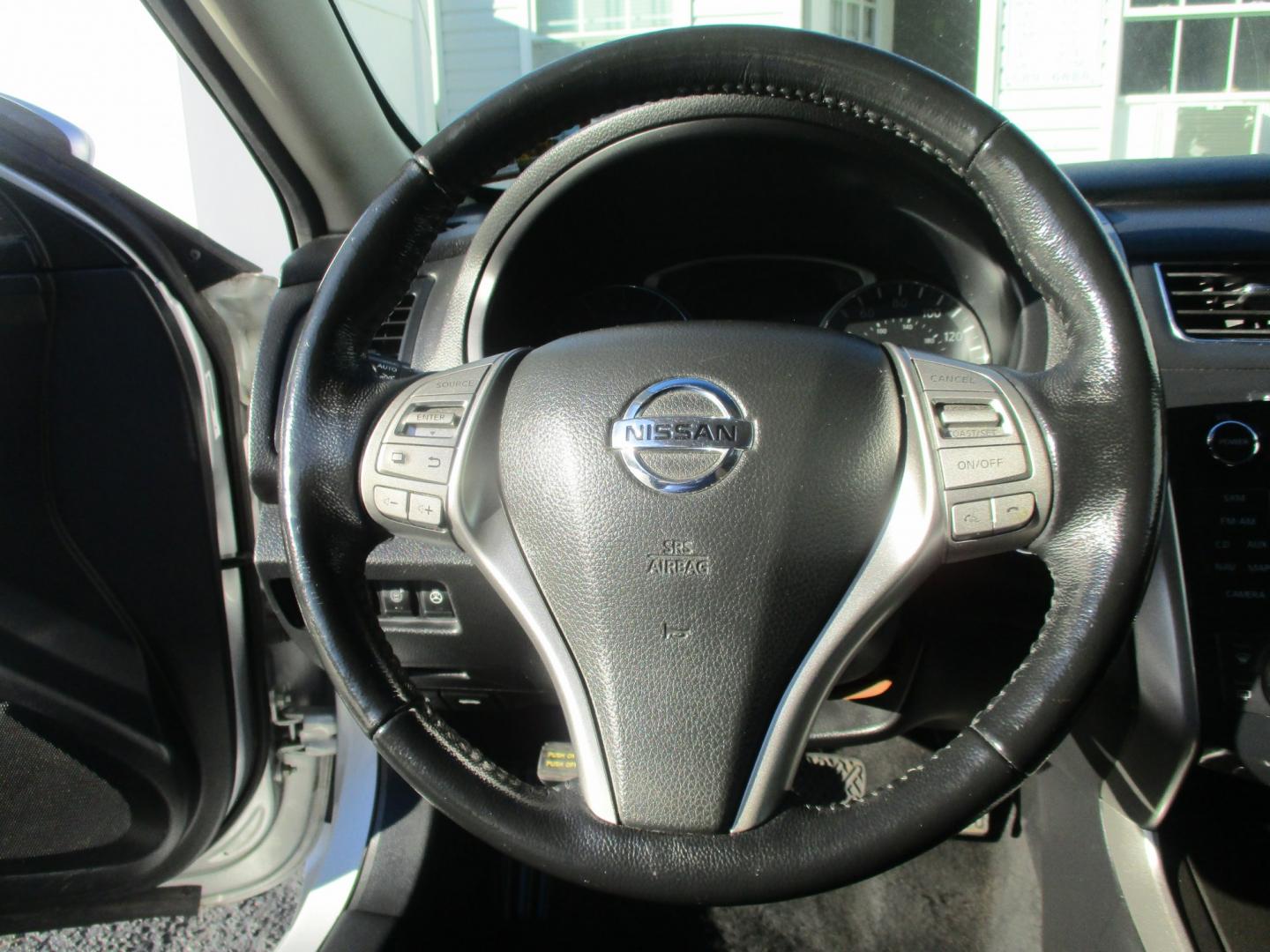 2014 SILVER Nissan Altima 2.5 SL (1N4AL3AP5EC) with an 2.5L L4 DOHC 16V engine, Continuously Variable Transmission transmission, located at 540a Delsea Drive, Sewell, NJ, 08080, (987) 867-5309, 39.752560, -75.111206- Photo#17