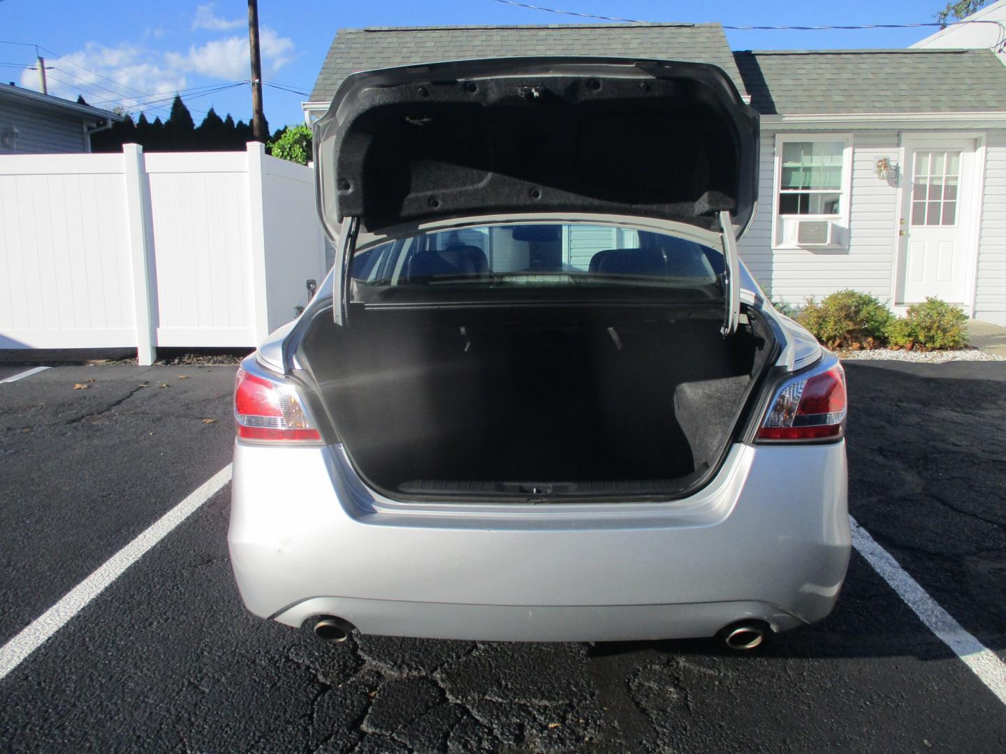 2014 SILVER Nissan Altima 2.5 SL (1N4AL3AP5EC) with an 2.5L L4 DOHC 16V engine, Continuously Variable Transmission transmission, located at 540a Delsea Drive, Sewell, NJ, 08080, (987) 867-5309, 39.752560, -75.111206- Photo#27