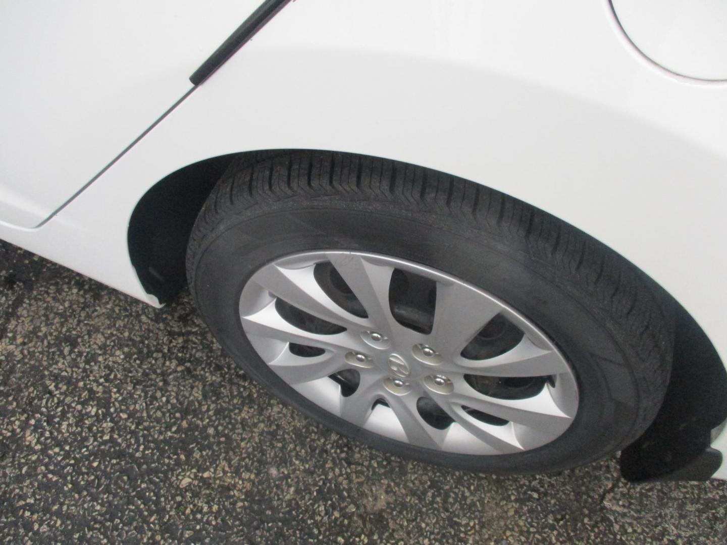 2013 WHITE Hyundai Elantra Limited (5NPDH4AE0DH) with an 1.8L L4 DOHC 16V engine, 6-Speed Automatic transmission, located at 540a Delsea Drive, Sewell, NJ, 08080, (987) 867-5309, 39.752560, -75.111206 - Photo#23