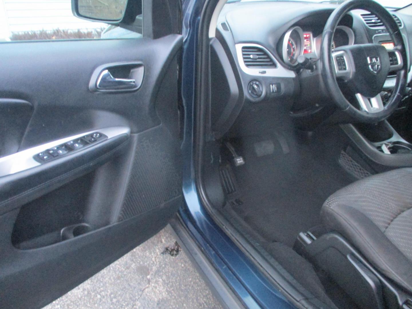 2014 BLUE Dodge Journey SE (3C4PDCAB9ET) with an 2.4L L4 DOHC 16V engine, 4-Speed Automatic transmission, located at 540a Delsea Drive, Sewell, NJ, 08080, (987) 867-5309, 39.752560, -75.111206 - Photo#13