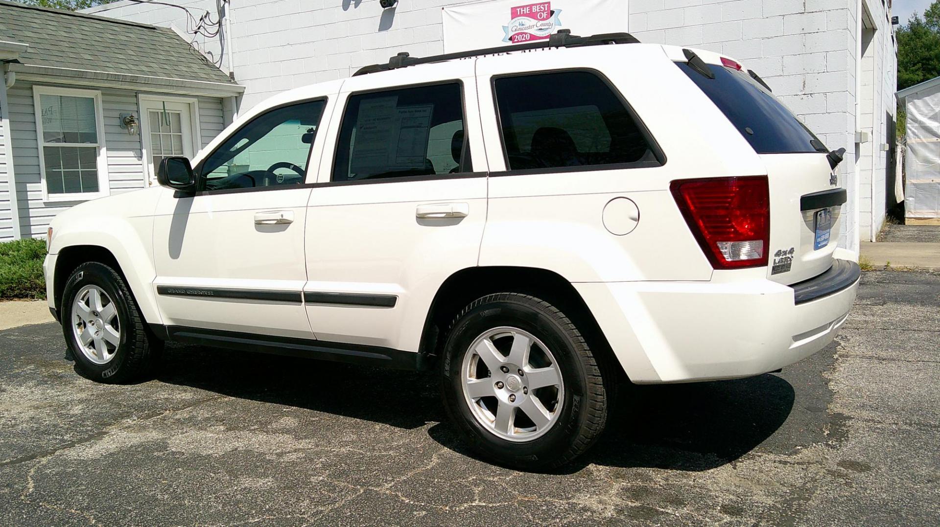 2009 WHITE Jeep Grand Cherokee Laredo 4WD (1J8GR48K89C) with an 3.7L V6 SOHC 12V engine, 5-Speed Automatic transmission, located at 540a Delsea Drive, Sewell, NJ, 08080, (987) 867-5309, 39.752560, -75.111206 - Photo#3