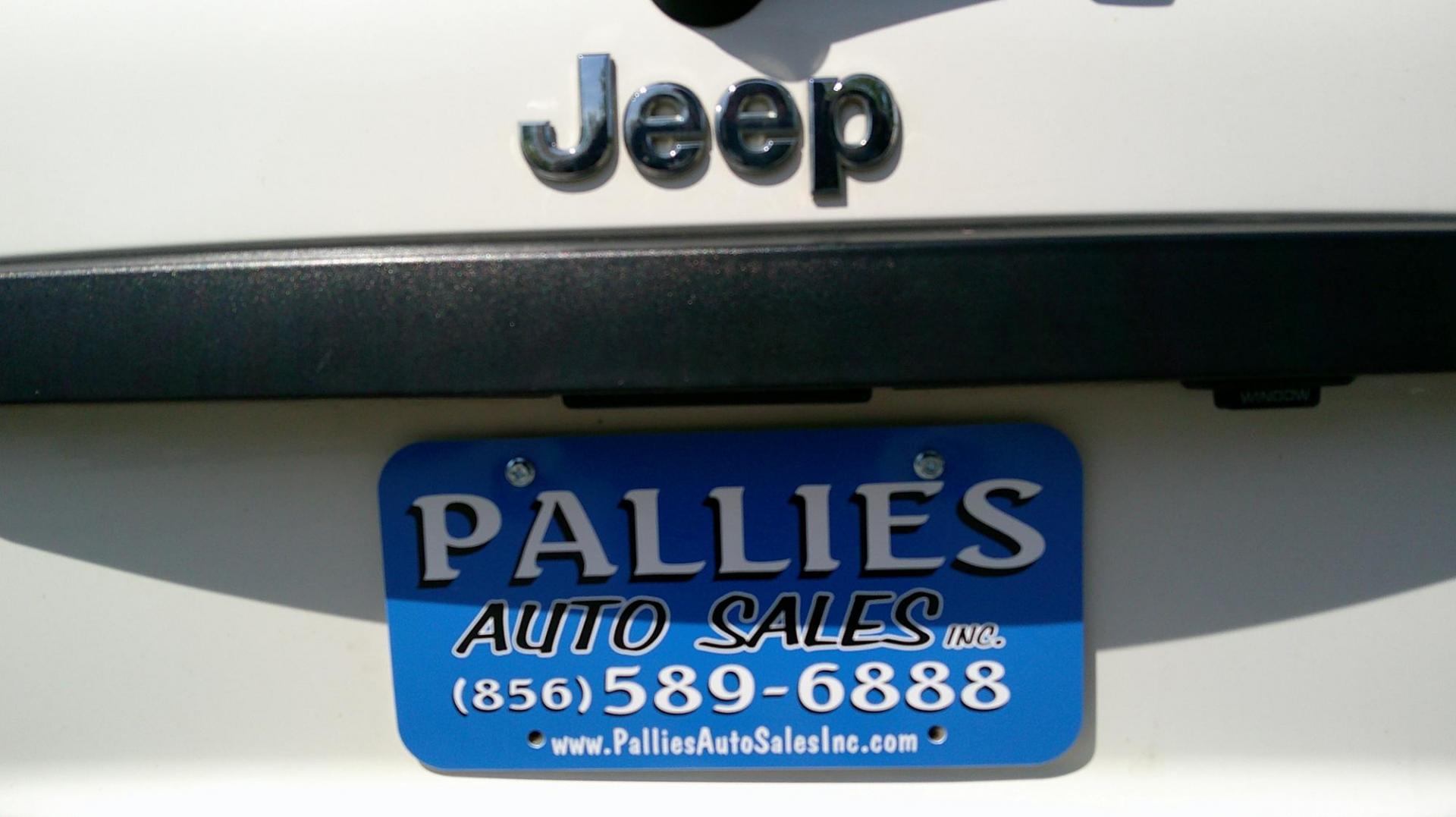 2009 WHITE Jeep Grand Cherokee Laredo 4WD (1J8GR48K89C) with an 3.7L V6 SOHC 12V engine, 5-Speed Automatic transmission, located at 540a Delsea Drive, Sewell, NJ, 08080, (987) 867-5309, 39.752560, -75.111206 - Photo#20