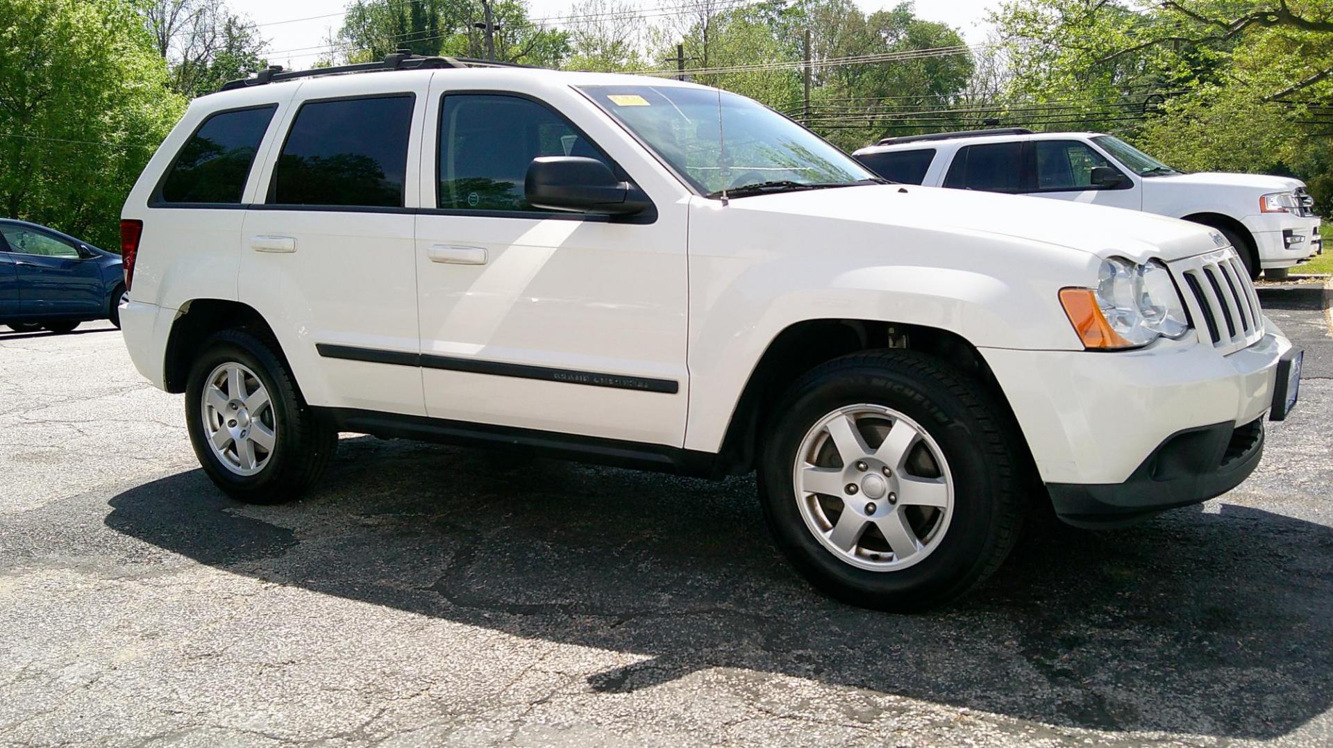 2009 WHITE Jeep Grand Cherokee Laredo 4WD (1J8GR48K89C) with an 3.7L V6 SOHC 12V engine, 5-Speed Automatic transmission, located at 540a Delsea Drive, Sewell, NJ, 08080, (987) 867-5309, 39.752560, -75.111206 - Photo#7