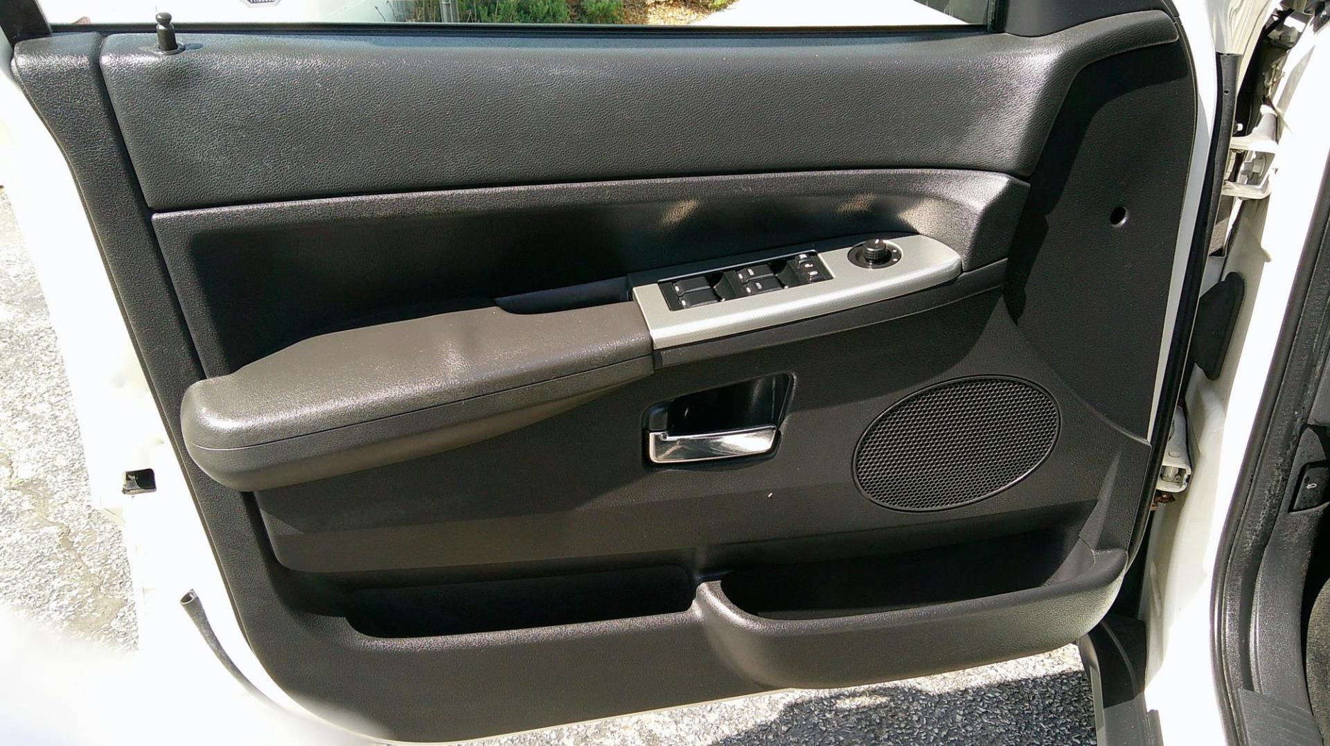 2009 WHITE Jeep Grand Cherokee Laredo 4WD (1J8GR48K89C) with an 3.7L V6 SOHC 12V engine, 5-Speed Automatic transmission, located at 540a Delsea Drive, Sewell, NJ, 08080, (987) 867-5309, 39.752560, -75.111206 - Photo#11