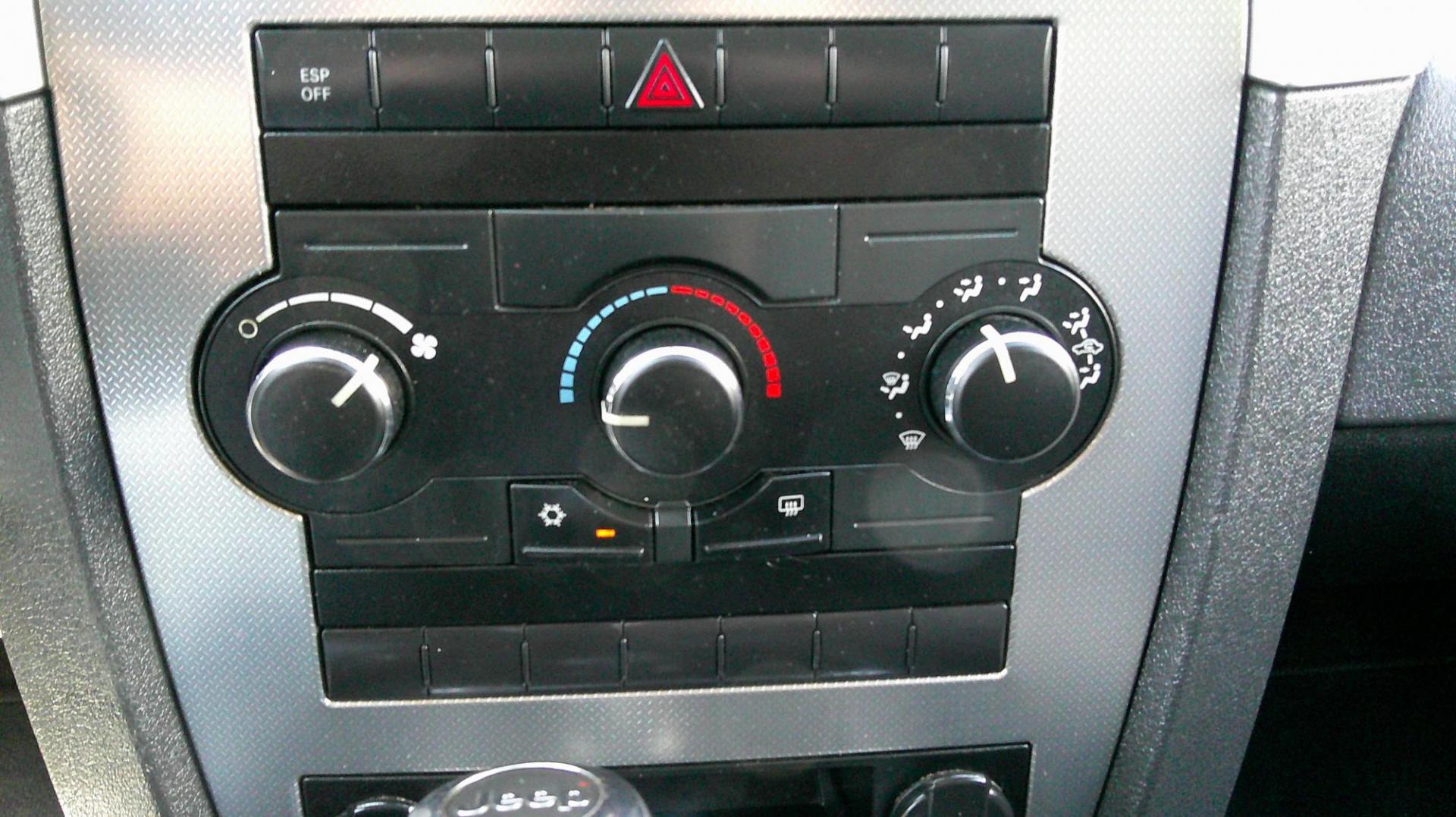 2009 WHITE Jeep Grand Cherokee Laredo 4WD (1J8GR48K89C) with an 3.7L V6 SOHC 12V engine, 5-Speed Automatic transmission, located at 540a Delsea Drive, Sewell, NJ, 08080, (987) 867-5309, 39.752560, -75.111206 - Photo#18