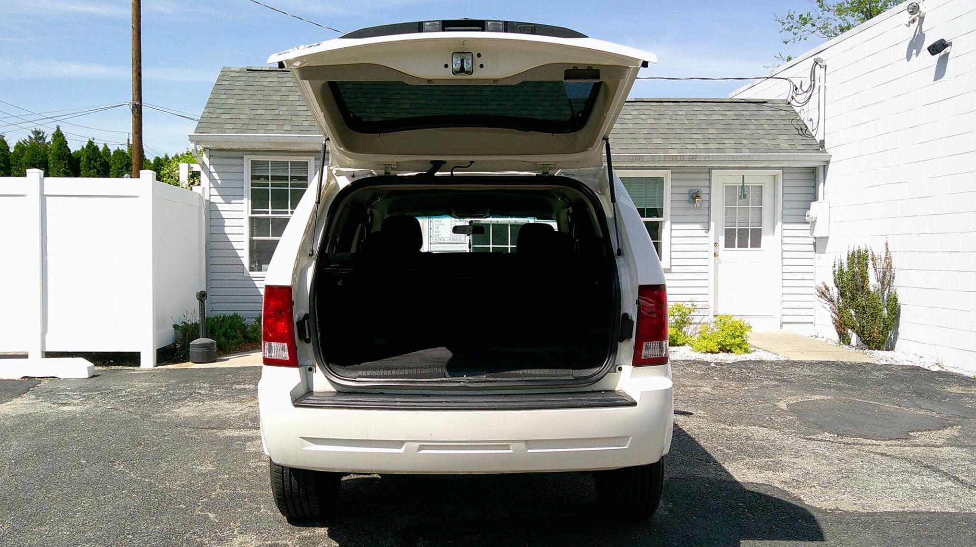 2009 WHITE Jeep Grand Cherokee Laredo 4WD (1J8GR48K89C) with an 3.7L V6 SOHC 12V engine, 5-Speed Automatic transmission, located at 540a Delsea Drive, Sewell, NJ, 08080, (987) 867-5309, 39.752560, -75.111206 - Photo#21