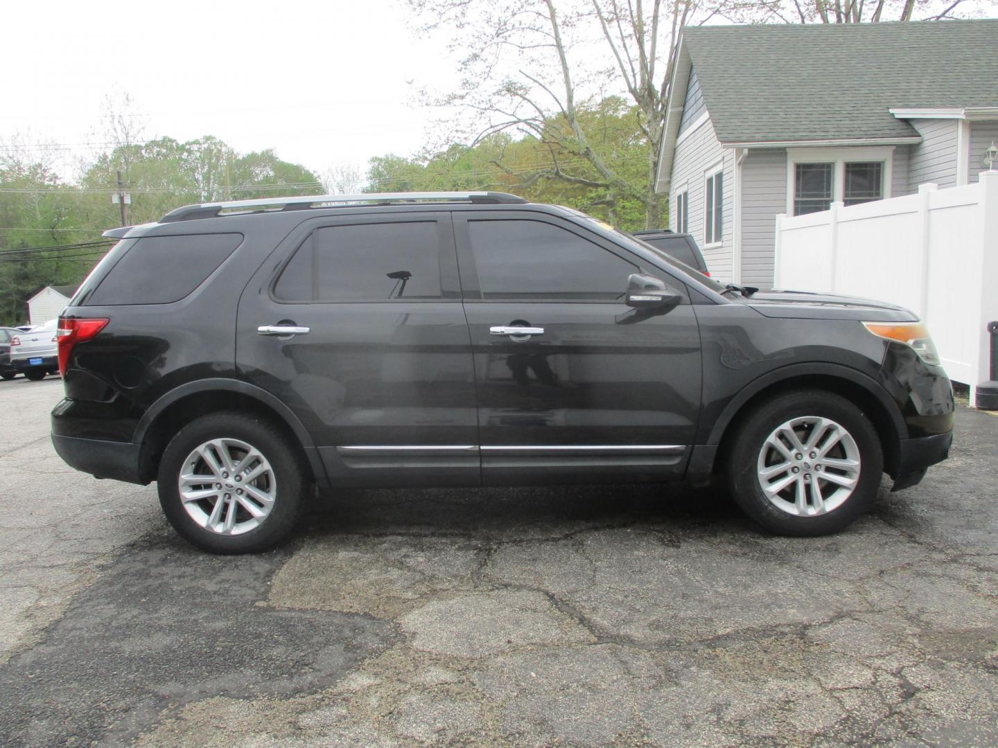 2013 BLACK Ford Explorer XLT 4WD (1FM5K8D81DG) with an 3.5L V6 DOHC 24V engine, 6-Speed Automatic transmission, located at 540a Delsea Drive, Sewell, NJ, 08080, (987) 867-5309, 39.752560, -75.111206 - Photo#7
