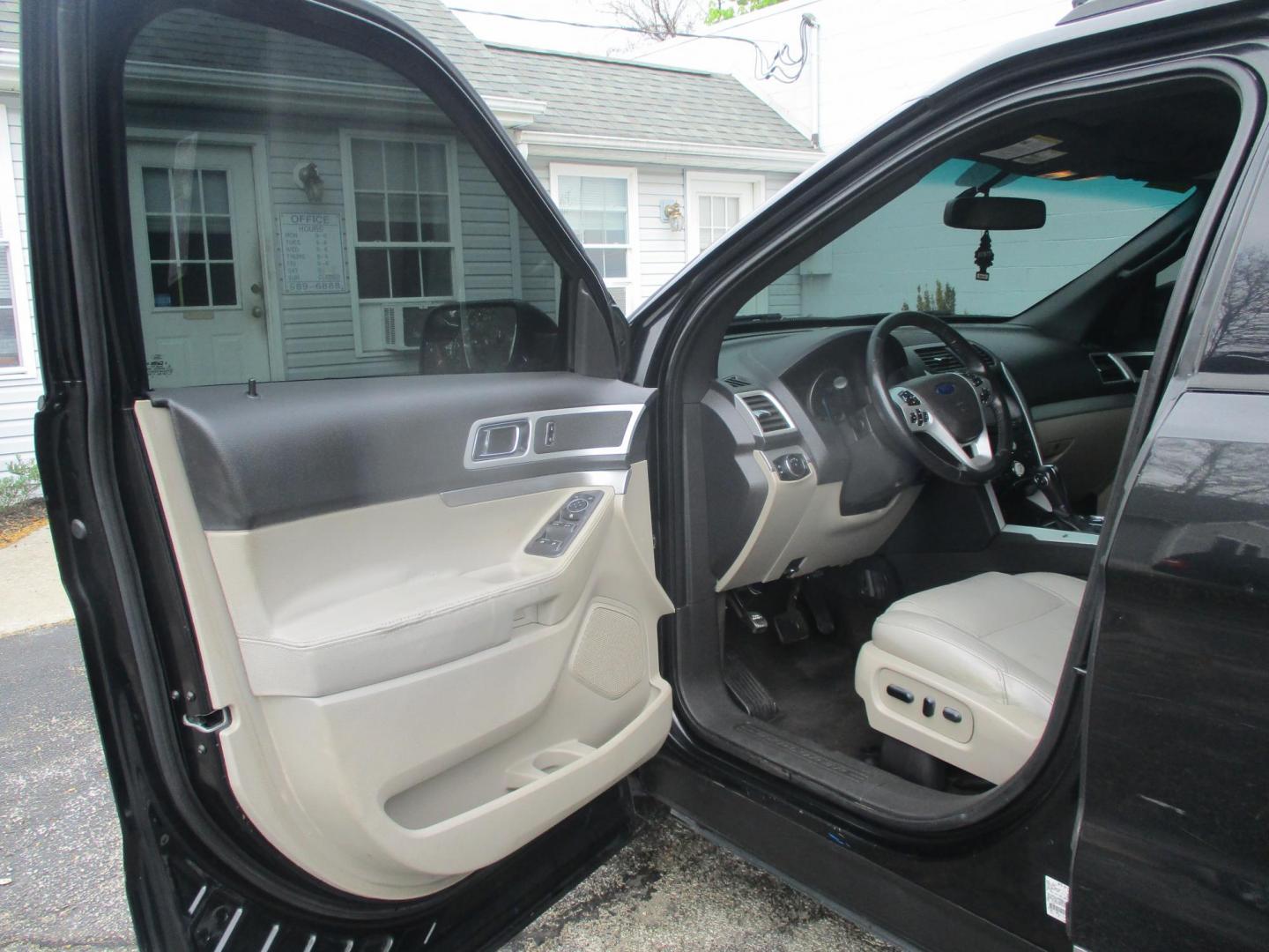 2013 BLACK Ford Explorer XLT 4WD (1FM5K8D81DG) with an 3.5L V6 DOHC 24V engine, 6-Speed Automatic transmission, located at 540a Delsea Drive, Sewell, NJ, 08080, (987) 867-5309, 39.752560, -75.111206 - Photo#10