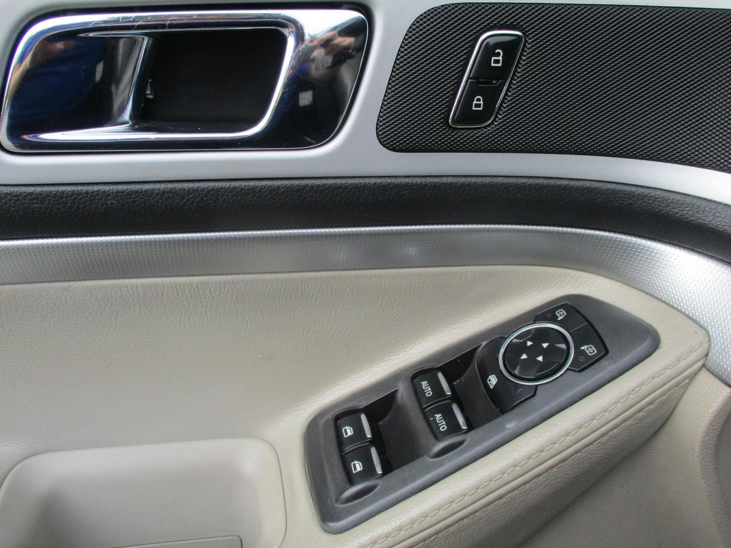 2013 BLACK Ford Explorer XLT 4WD (1FM5K8D81DG) with an 3.5L V6 DOHC 24V engine, 6-Speed Automatic transmission, located at 540a Delsea Drive, Sewell, NJ, 08080, (987) 867-5309, 39.752560, -75.111206 - Photo#11