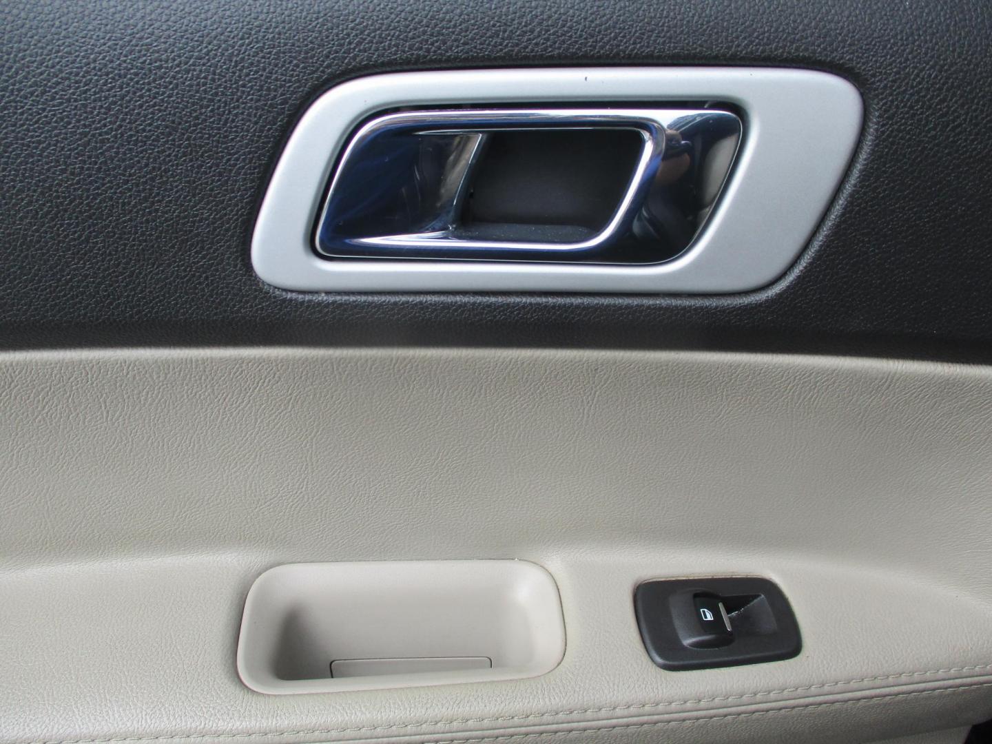 2013 BLACK Ford Explorer XLT 4WD (1FM5K8D81DG) with an 3.5L V6 DOHC 24V engine, 6-Speed Automatic transmission, located at 540a Delsea Drive, Sewell, NJ, 08080, (987) 867-5309, 39.752560, -75.111206 - Photo#14