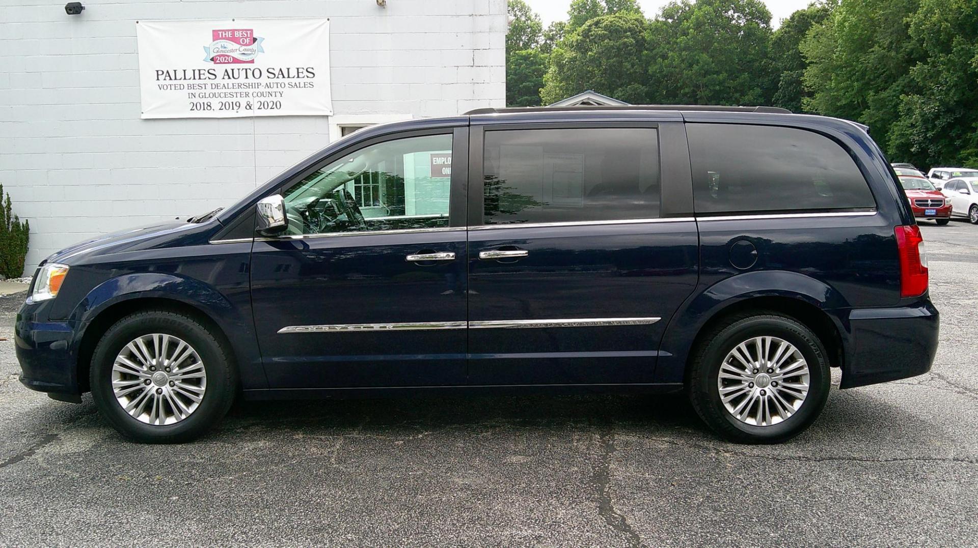 2015 BLUE Chrysler Town & Country Touring-L (2C4RC1CG5FR) with an 3.6L V6 DOHC 24V engine, 6-Speed Automatic transmission, located at 540a Delsea Drive, Sewell, NJ, 08080, (987) 867-5309, 39.752560, -75.111206 - Photo#2
