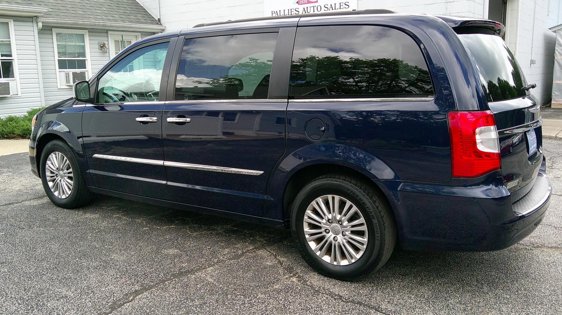 2015 BLUE Chrysler Town & Country Touring-L (2C4RC1CG5FR) with an 3.6L V6 DOHC 24V engine, 6-Speed Automatic transmission, located at 540a Delsea Drive, Sewell, NJ, 08080, (987) 867-5309, 39.752560, -75.111206 - Photo#3