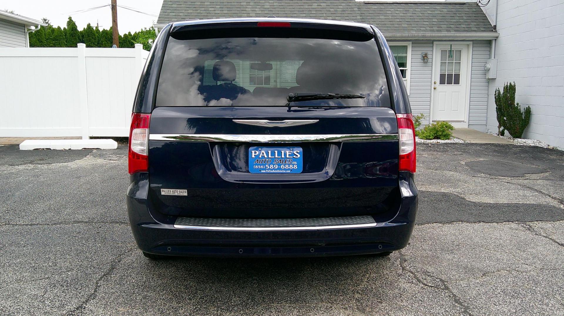 2015 BLUE Chrysler Town & Country Touring-L (2C4RC1CG5FR) with an 3.6L V6 DOHC 24V engine, 6-Speed Automatic transmission, located at 540a Delsea Drive, Sewell, NJ, 08080, (987) 867-5309, 39.752560, -75.111206 - Photo#4