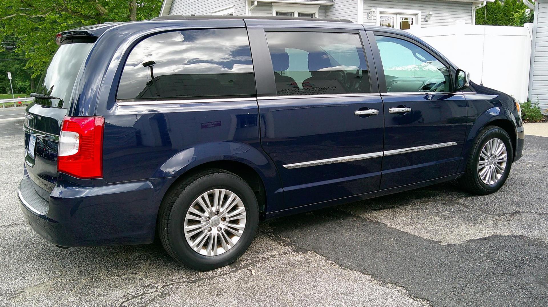 2015 BLUE Chrysler Town & Country Touring-L (2C4RC1CG5FR) with an 3.6L V6 DOHC 24V engine, 6-Speed Automatic transmission, located at 540a Delsea Drive, Sewell, NJ, 08080, (987) 867-5309, 39.752560, -75.111206 - Photo#5