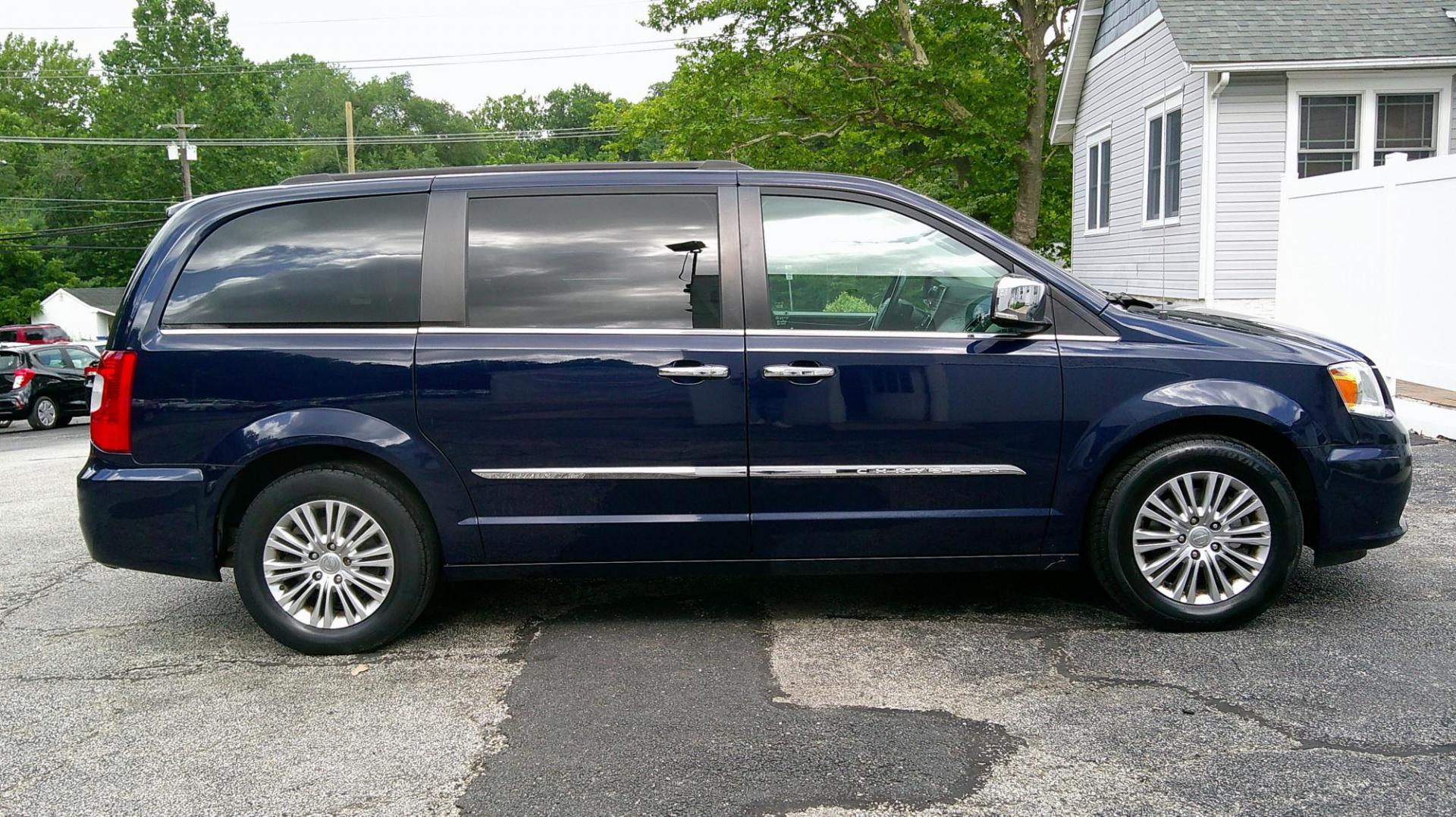 2015 BLUE Chrysler Town & Country Touring-L (2C4RC1CG5FR) with an 3.6L V6 DOHC 24V engine, 6-Speed Automatic transmission, located at 540a Delsea Drive, Sewell, NJ, 08080, (987) 867-5309, 39.752560, -75.111206 - Photo#6