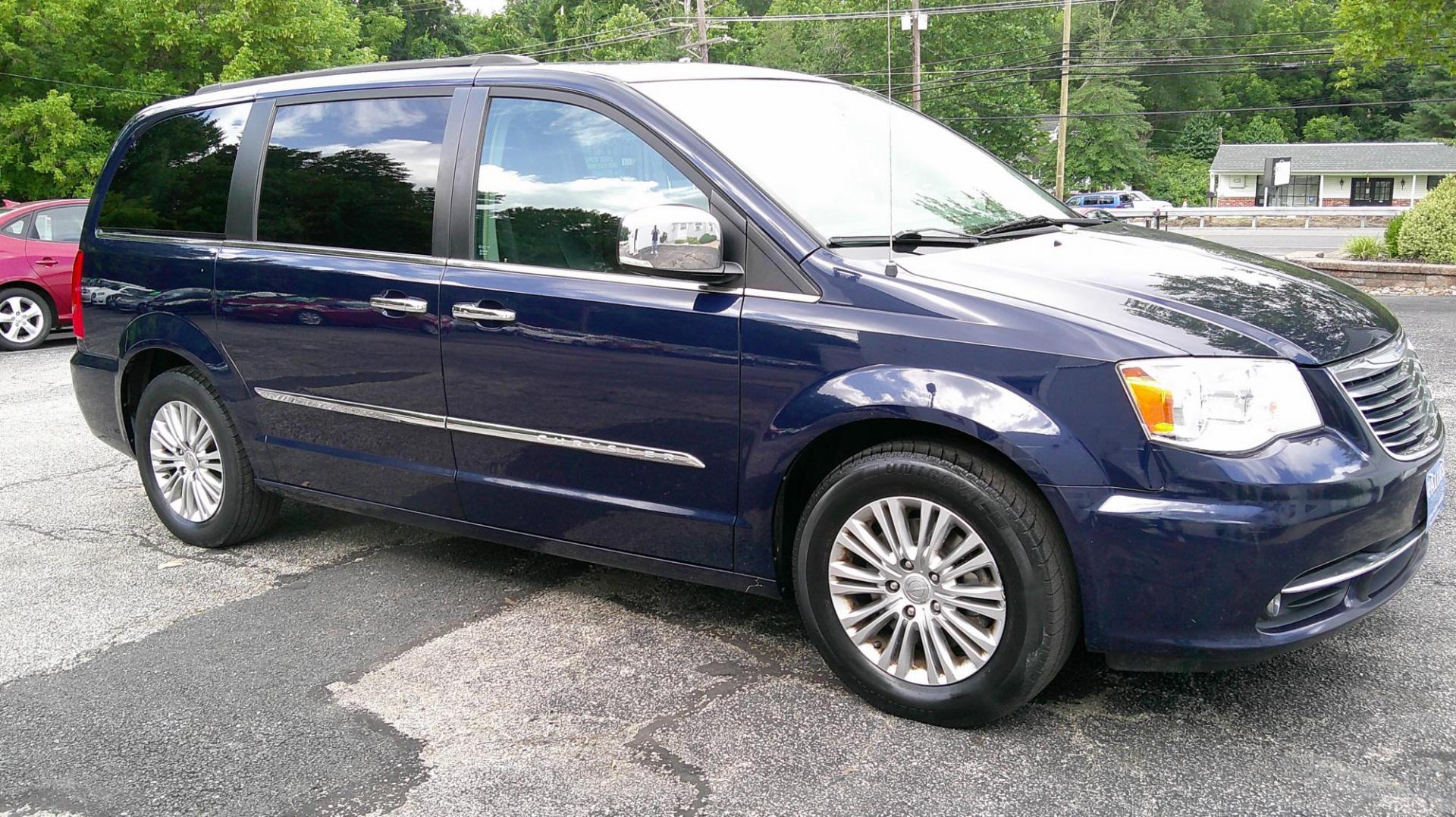 2015 BLUE Chrysler Town & Country Touring-L (2C4RC1CG5FR) with an 3.6L V6 DOHC 24V engine, 6-Speed Automatic transmission, located at 540a Delsea Drive, Sewell, NJ, 08080, (987) 867-5309, 39.752560, -75.111206 - Photo#7