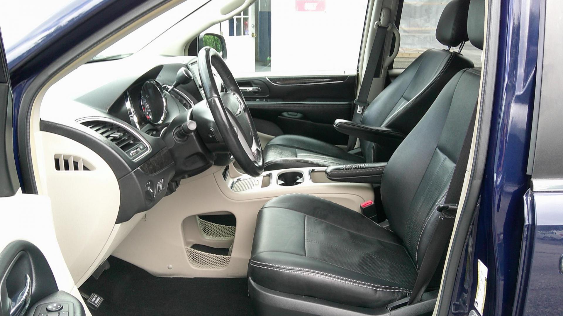 2015 BLUE Chrysler Town & Country Touring-L (2C4RC1CG5FR) with an 3.6L V6 DOHC 24V engine, 6-Speed Automatic transmission, located at 540a Delsea Drive, Sewell, NJ, 08080, (987) 867-5309, 39.752560, -75.111206 - Photo#10