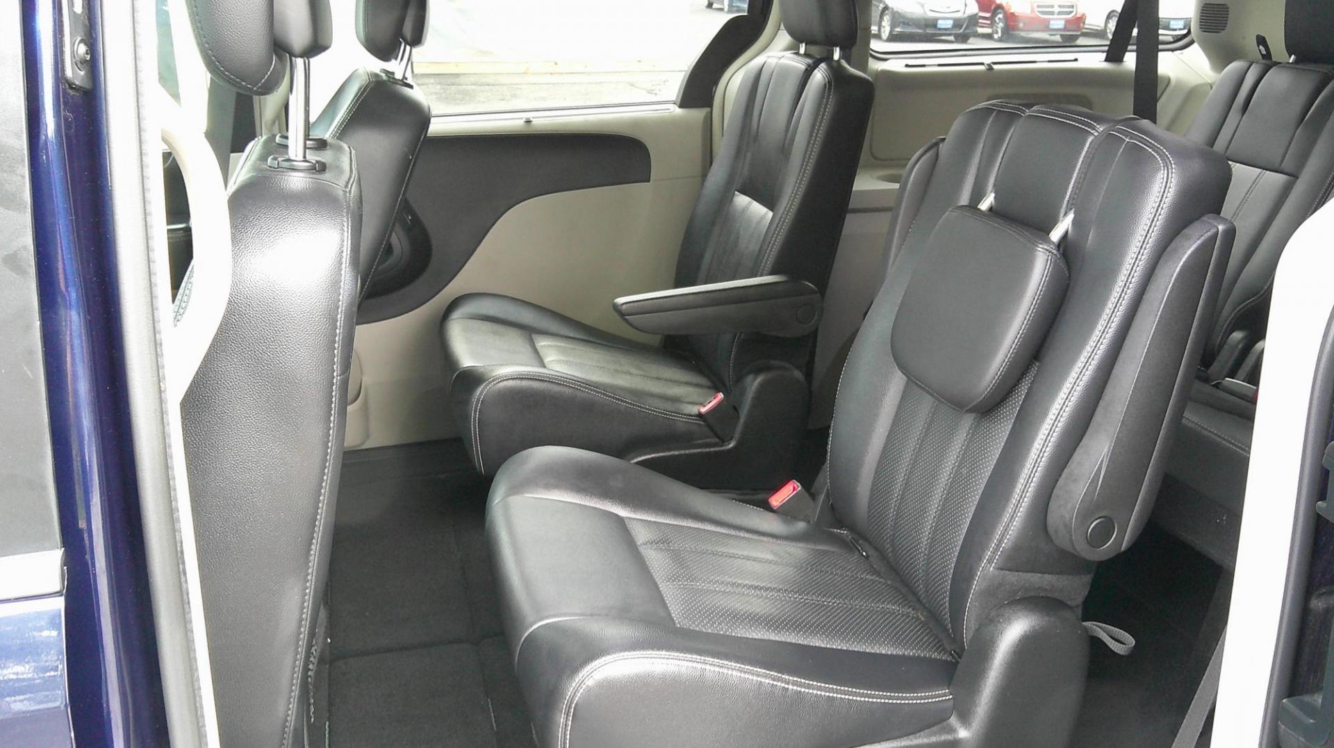 2015 BLUE Chrysler Town & Country Touring-L (2C4RC1CG5FR) with an 3.6L V6 DOHC 24V engine, 6-Speed Automatic transmission, located at 540a Delsea Drive, Sewell, NJ, 08080, (987) 867-5309, 39.752560, -75.111206 - Photo#12