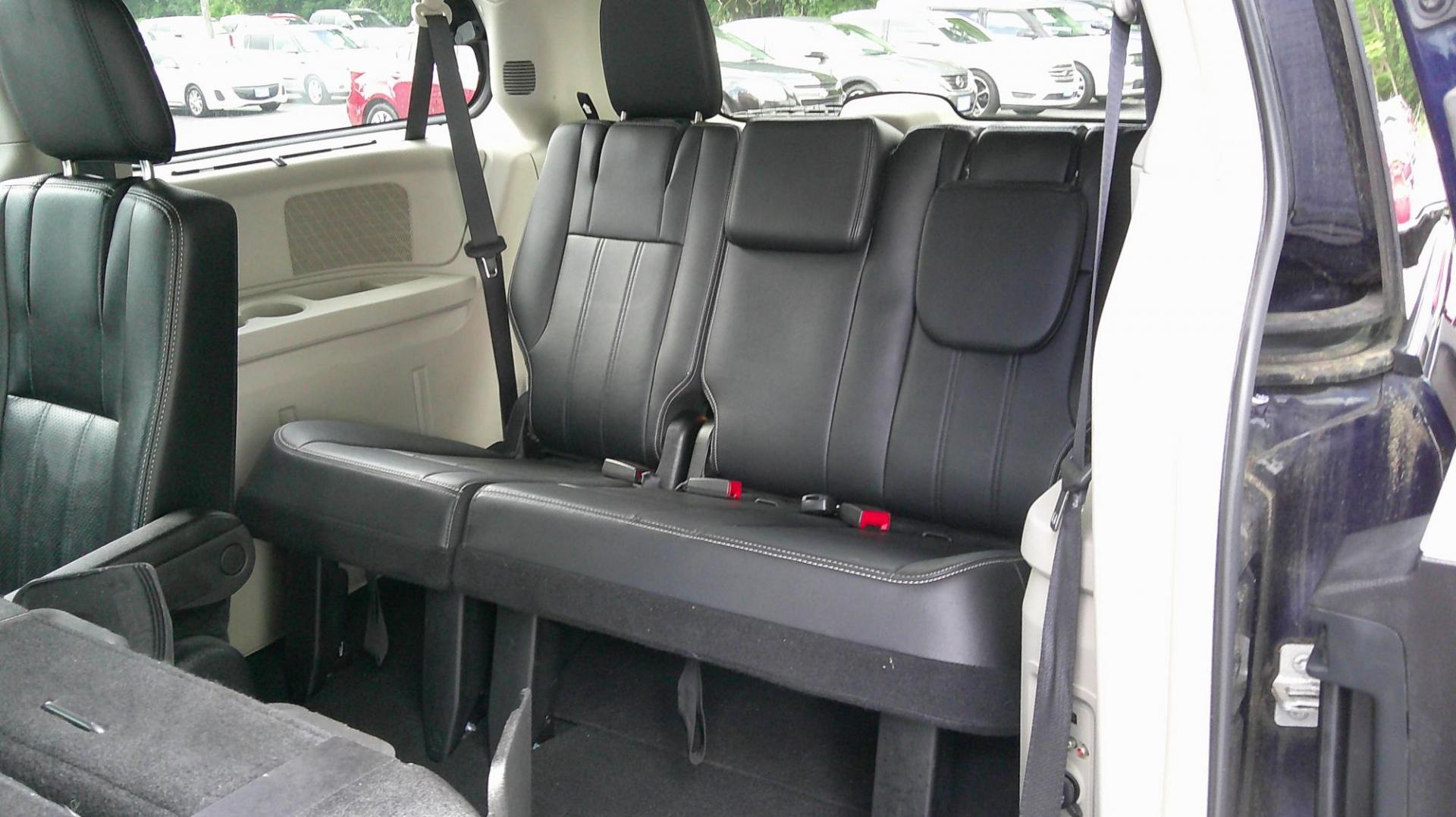 2015 BLUE Chrysler Town & Country Touring-L (2C4RC1CG5FR) with an 3.6L V6 DOHC 24V engine, 6-Speed Automatic transmission, located at 540a Delsea Drive, Sewell, NJ, 08080, (987) 867-5309, 39.752560, -75.111206 - Photo#13