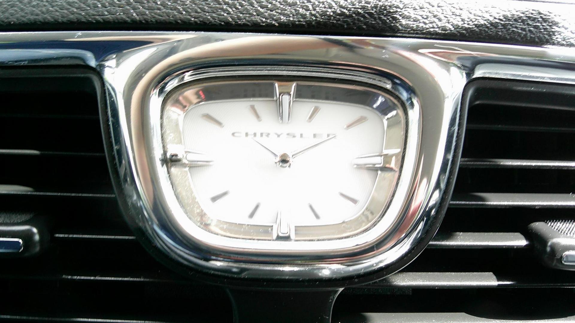 2015 BLUE Chrysler Town & Country Touring-L (2C4RC1CG5FR) with an 3.6L V6 DOHC 24V engine, 6-Speed Automatic transmission, located at 540a Delsea Drive, Sewell, NJ, 08080, (987) 867-5309, 39.752560, -75.111206 - Photo#18