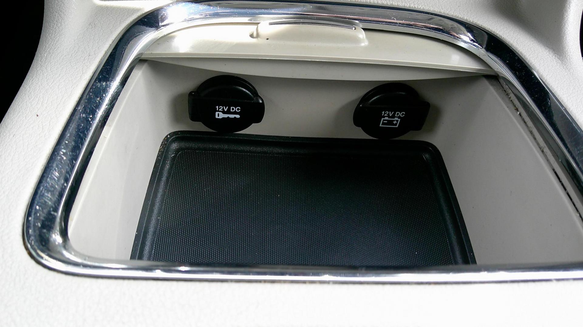 2015 BLUE Chrysler Town & Country Touring-L (2C4RC1CG5FR) with an 3.6L V6 DOHC 24V engine, 6-Speed Automatic transmission, located at 540a Delsea Drive, Sewell, NJ, 08080, (987) 867-5309, 39.752560, -75.111206 - Photo#21