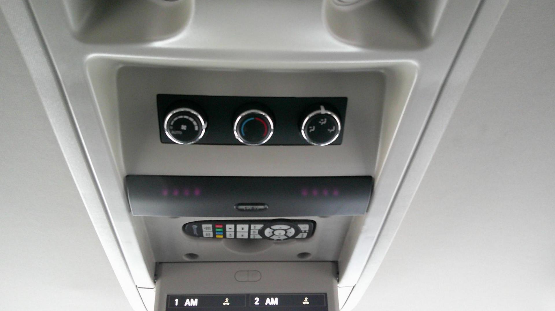 2015 BLUE Chrysler Town & Country Touring-L (2C4RC1CG5FR) with an 3.6L V6 DOHC 24V engine, 6-Speed Automatic transmission, located at 540a Delsea Drive, Sewell, NJ, 08080, (987) 867-5309, 39.752560, -75.111206 - Photo#26